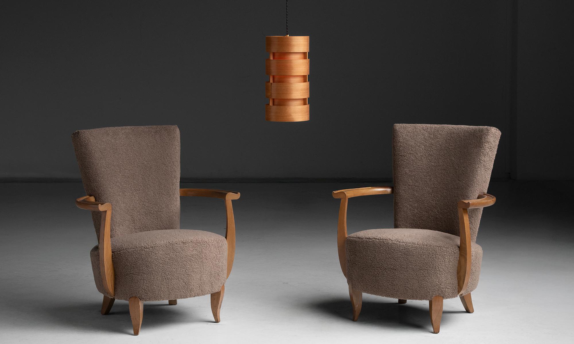 France, 1940
Nouvellement rembourré en boucle par Knoll, avec un cadre en bois dans sa finition d'origine.
28,5 