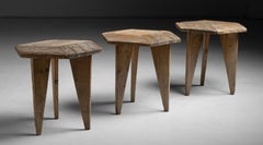 Tables d'appoint rustiques en pin à trois pieds, plateaux hexagonaux, France, création de 1960