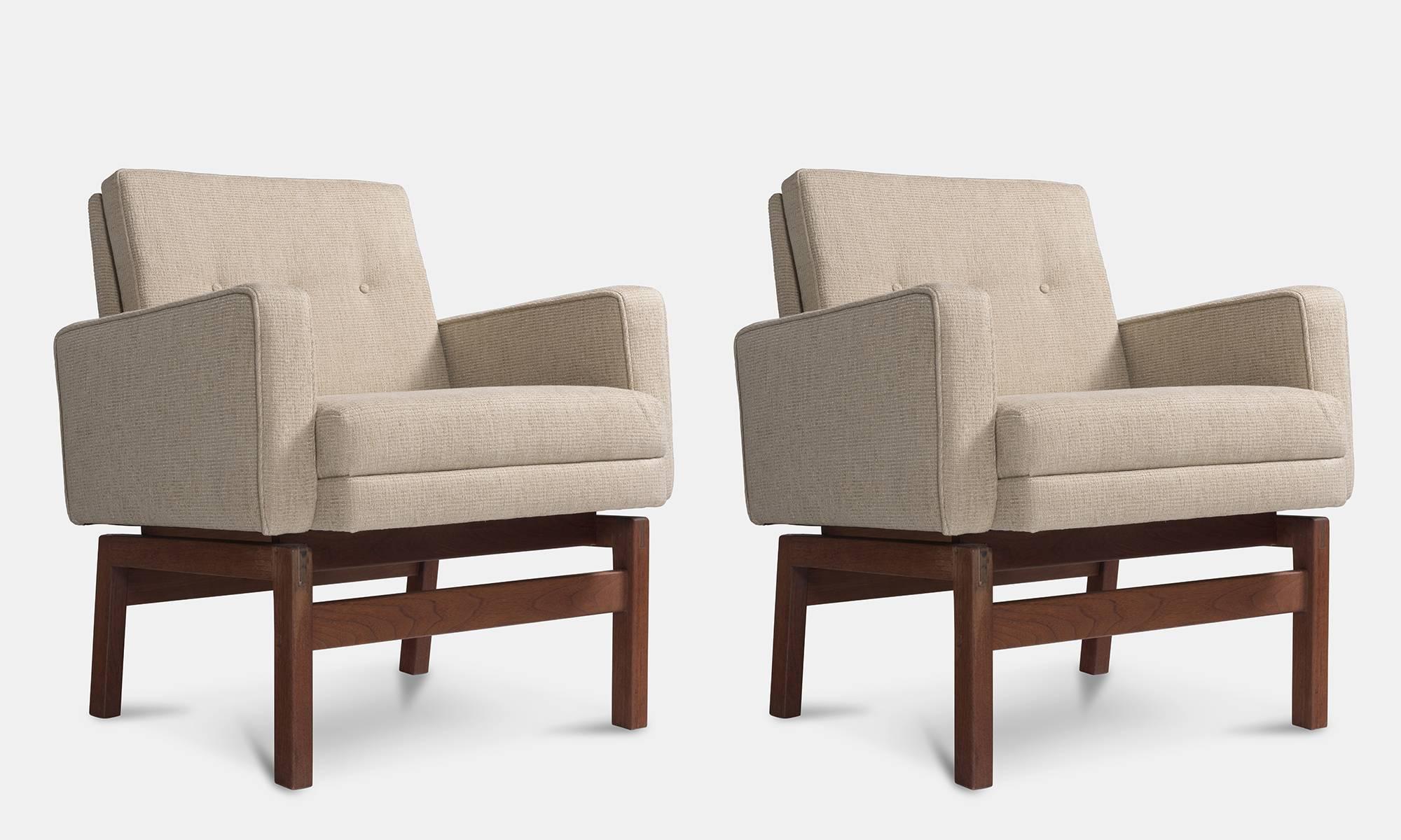 Jens Risom Modern lounge chairs, circa 1975.

Original blended cotton and felt upholstery with stained walnut legs. In great condition.

  