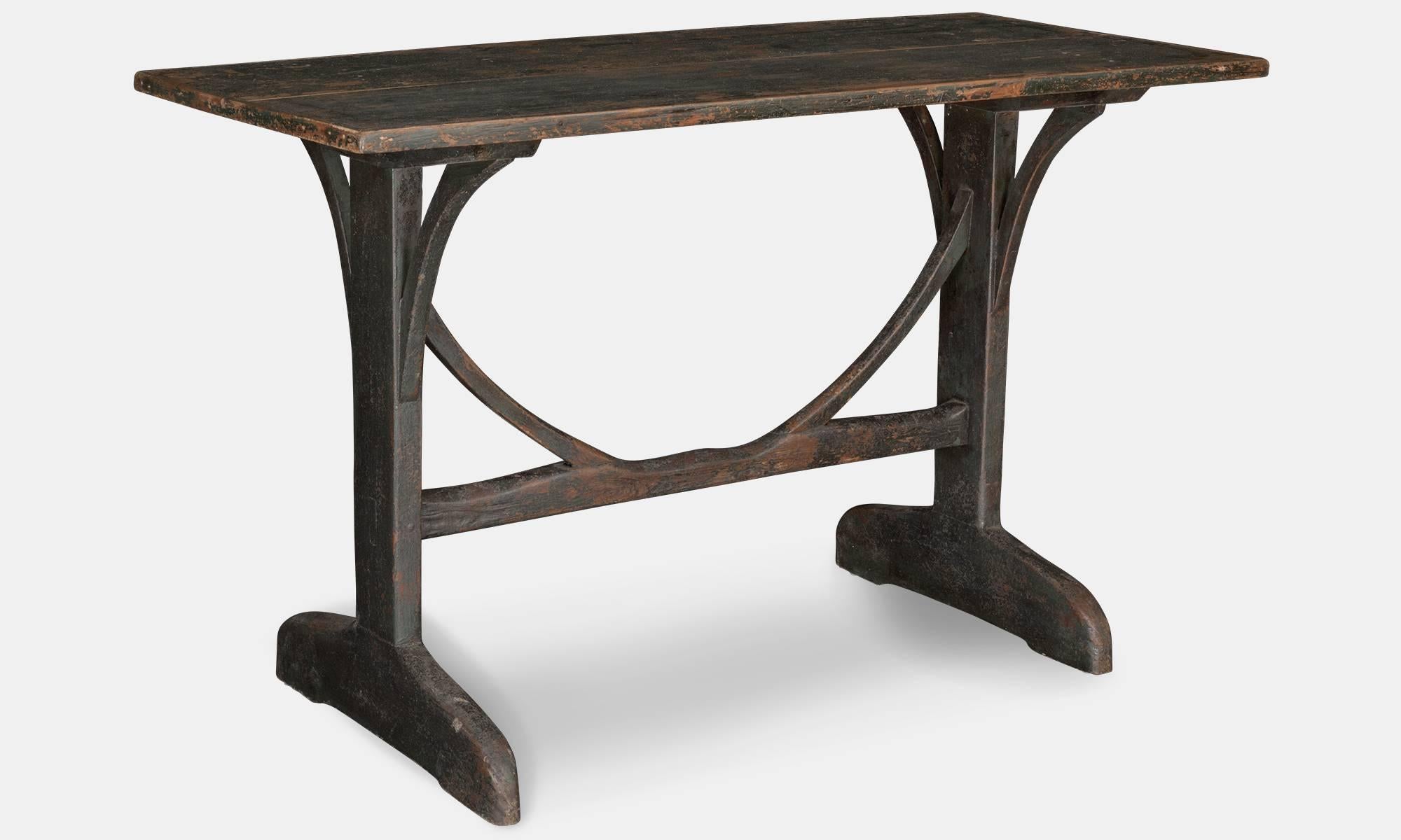 Country tavern table.

England, circa 1820.

Painted pine tavern table with original period paint.

Measures: 49" L x 22" D x 31" H.