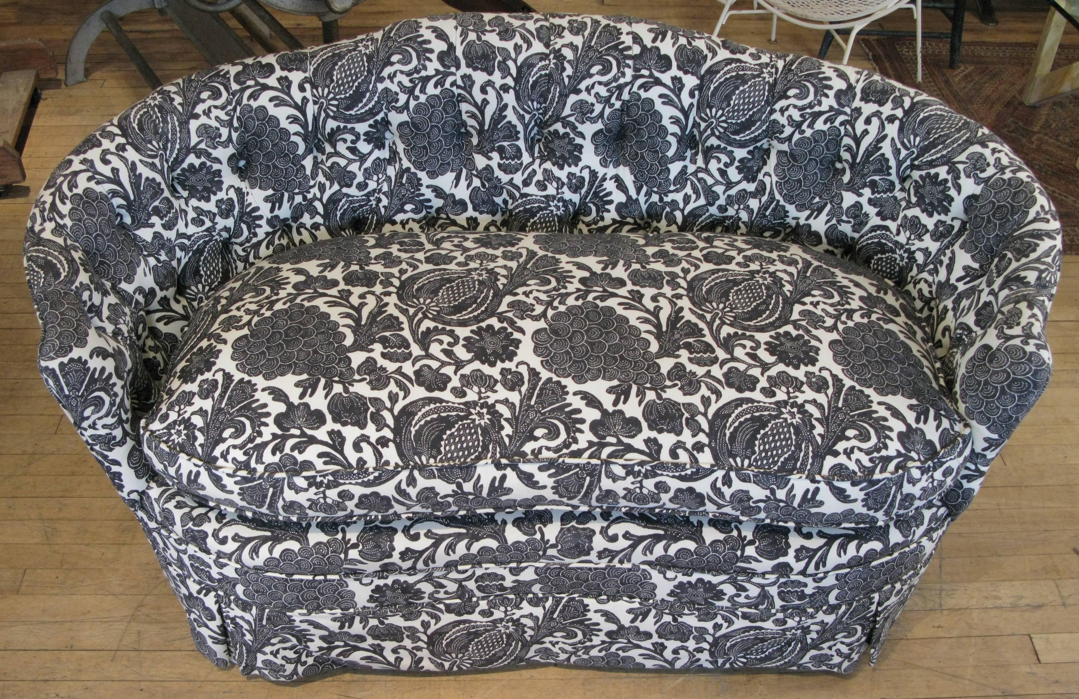 20th Century Charming Tufted Curved Settee with Down Cushion