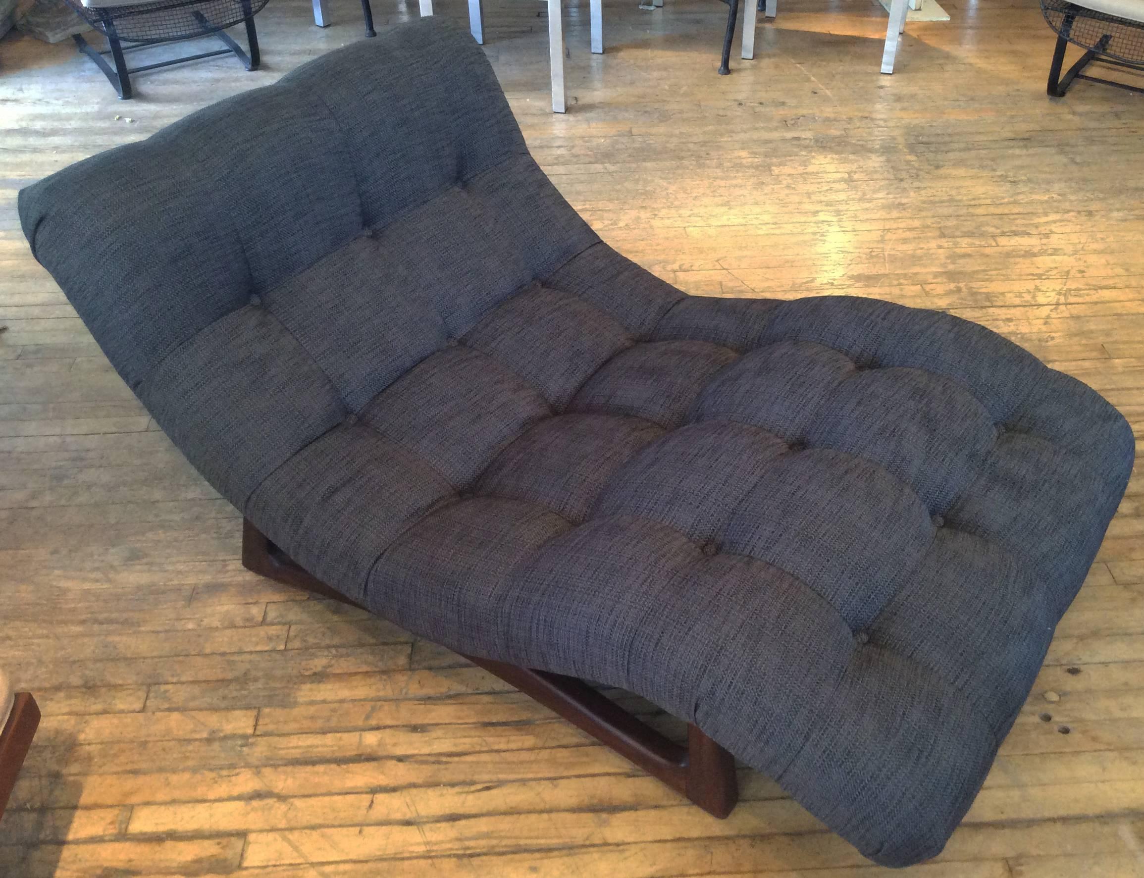 contoured chaise lounge