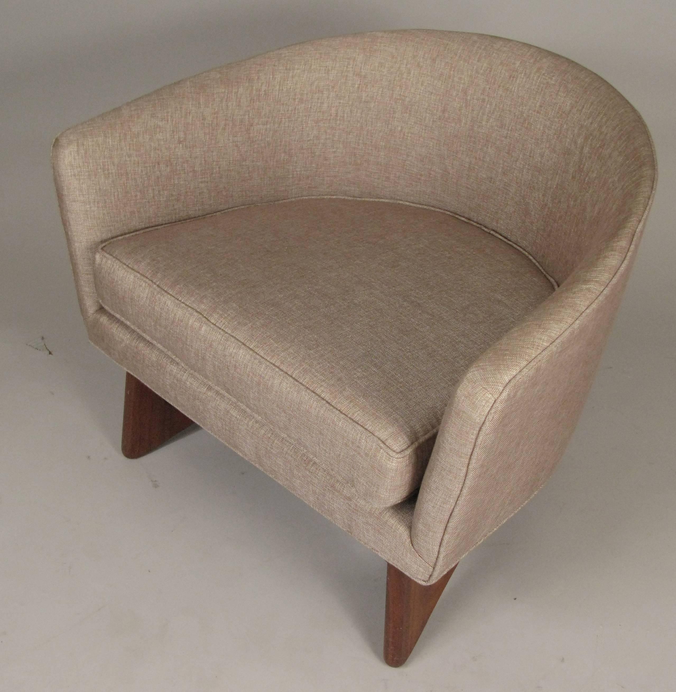 American Stylish Vintage Curved Walnut Base Lounge Chair by Adrian Pearsall