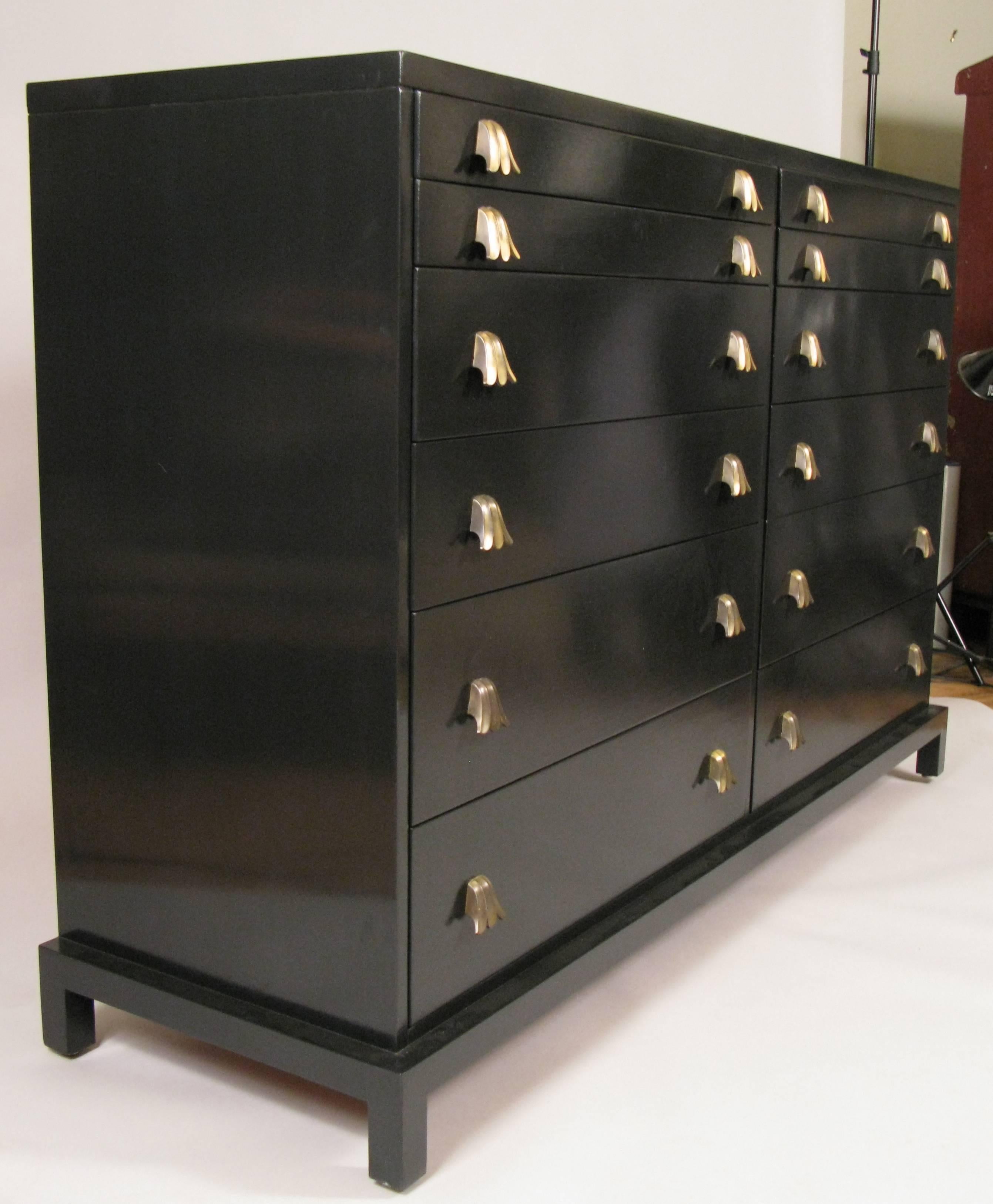 Vintage 1950s 12-Drawer Double Chest by Widdicomb In Excellent Condition In Hudson, NY