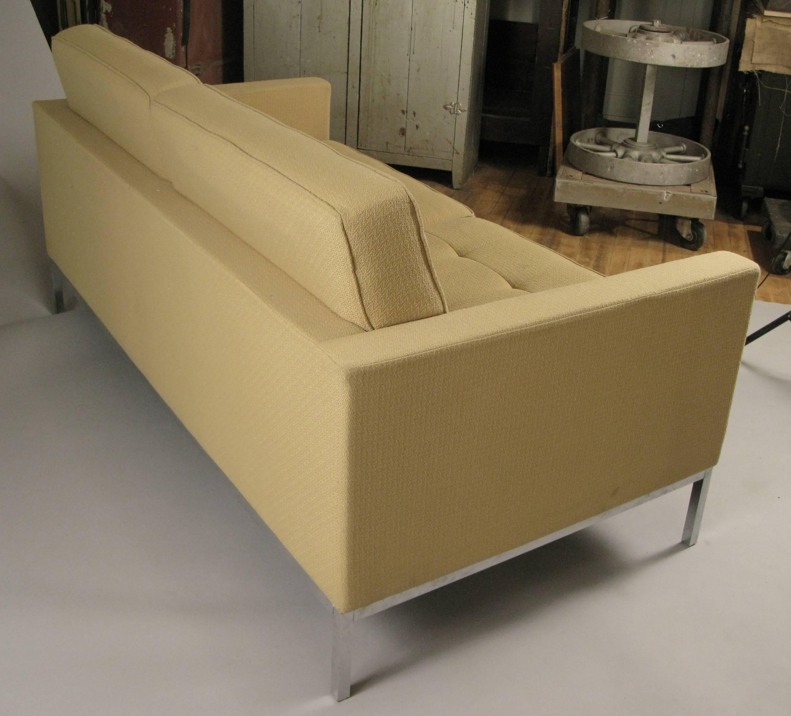 Modern Chrome Base Florence Knoll Settee In Good Condition In Hudson, NY