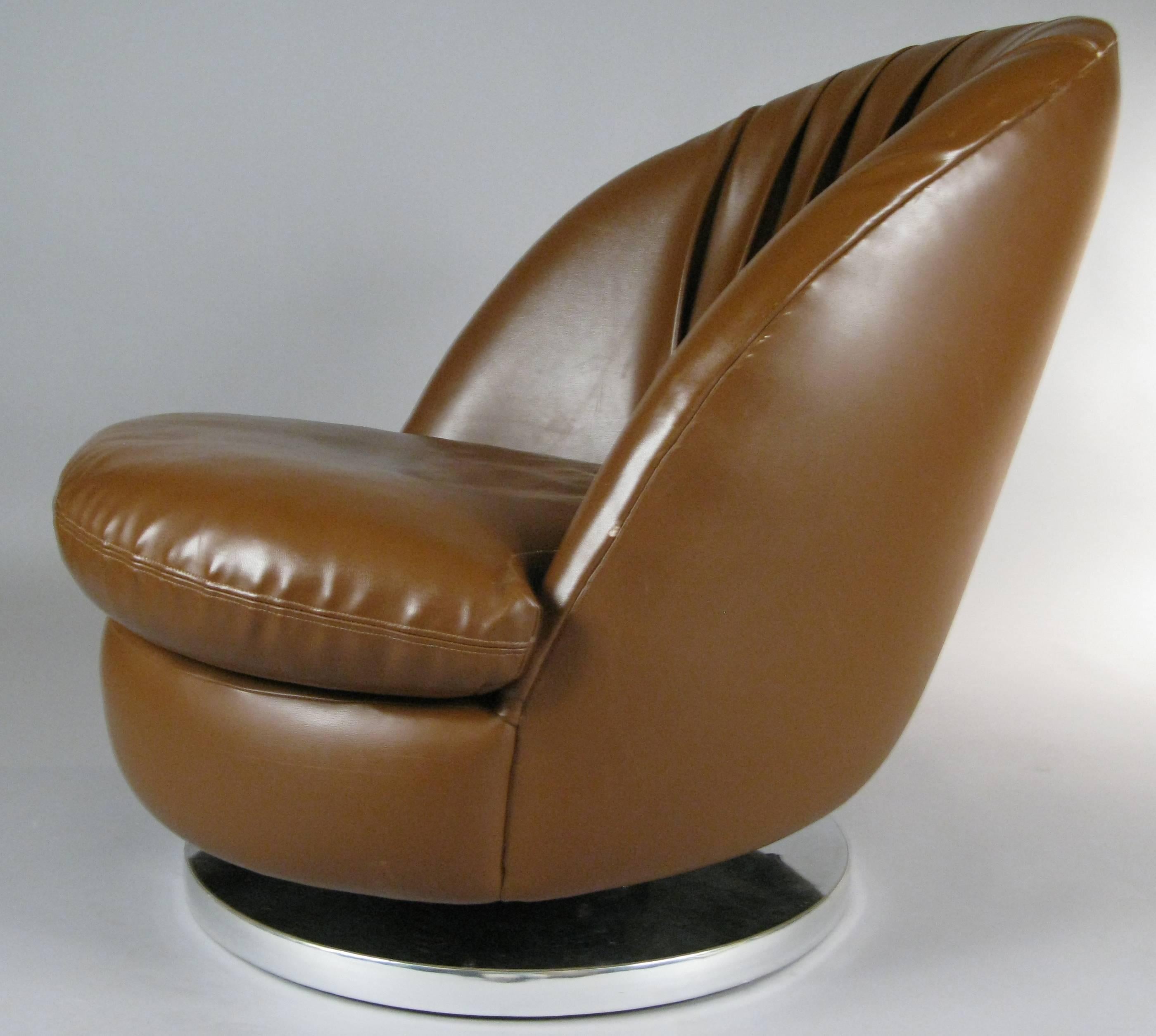 Mid-Century Modern Pair of Swivel Lounge Chairs by Milo Baughman for Thayer Coggin