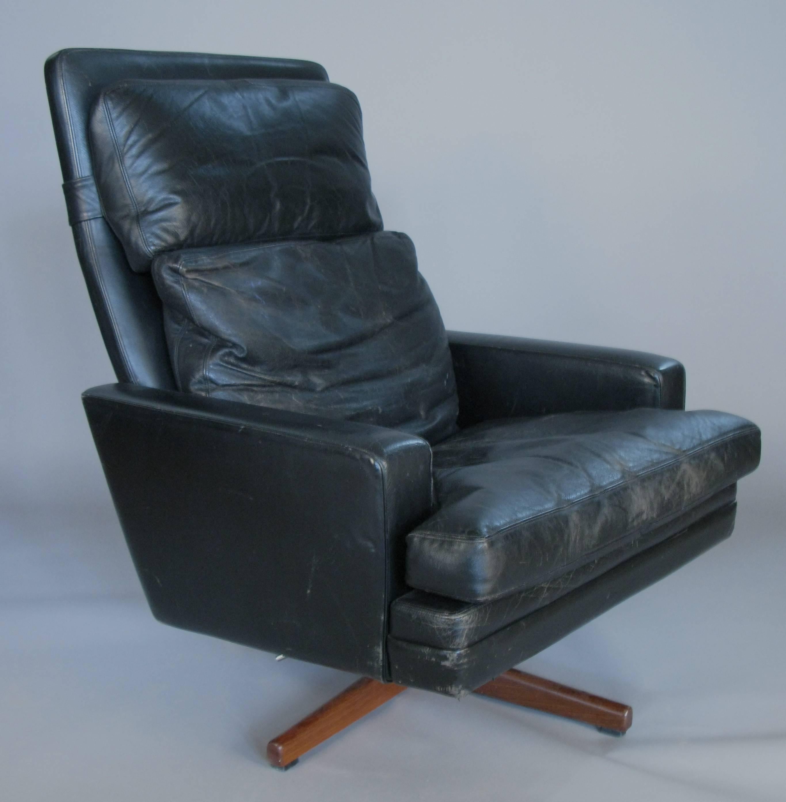 Danish Leather and Rosewood Swivel Tilt Lounge Chair by Fredrik Kayser