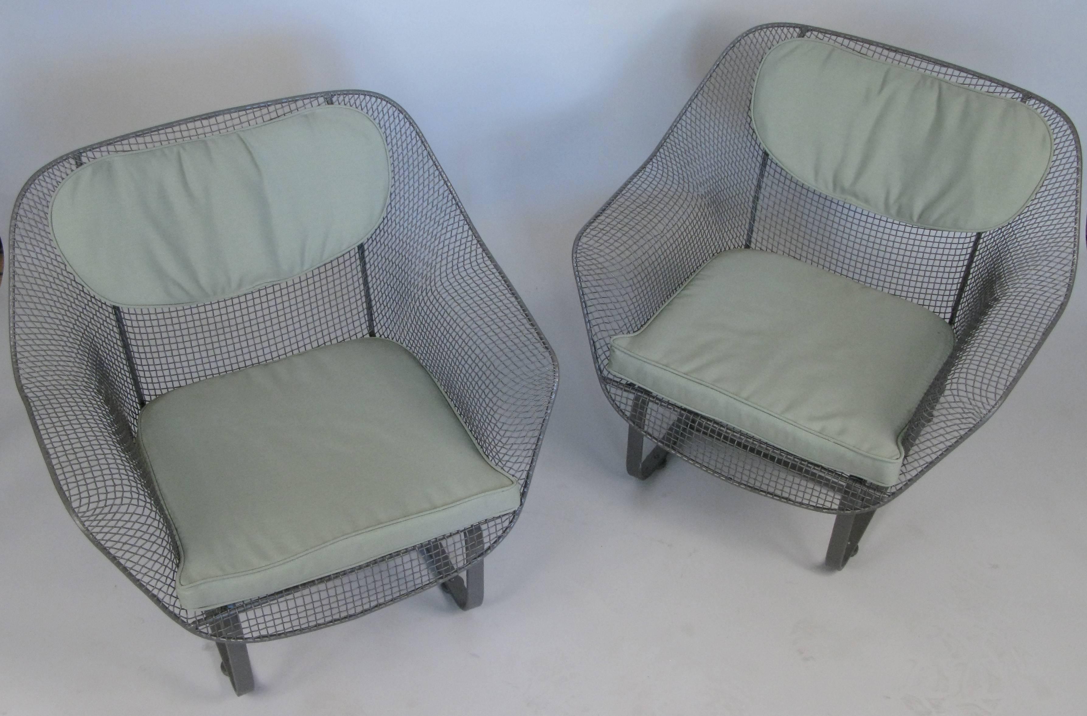 a pair of Classic vintage 1950's 'Sculptura' garden Lounge Chairs by Russell Woodard. the most comfortable and desirable of Russell Woodard's Classic and iconic 'Sculptura' collection, the lounge chair is formed entirely of woven steel mesh, mounted