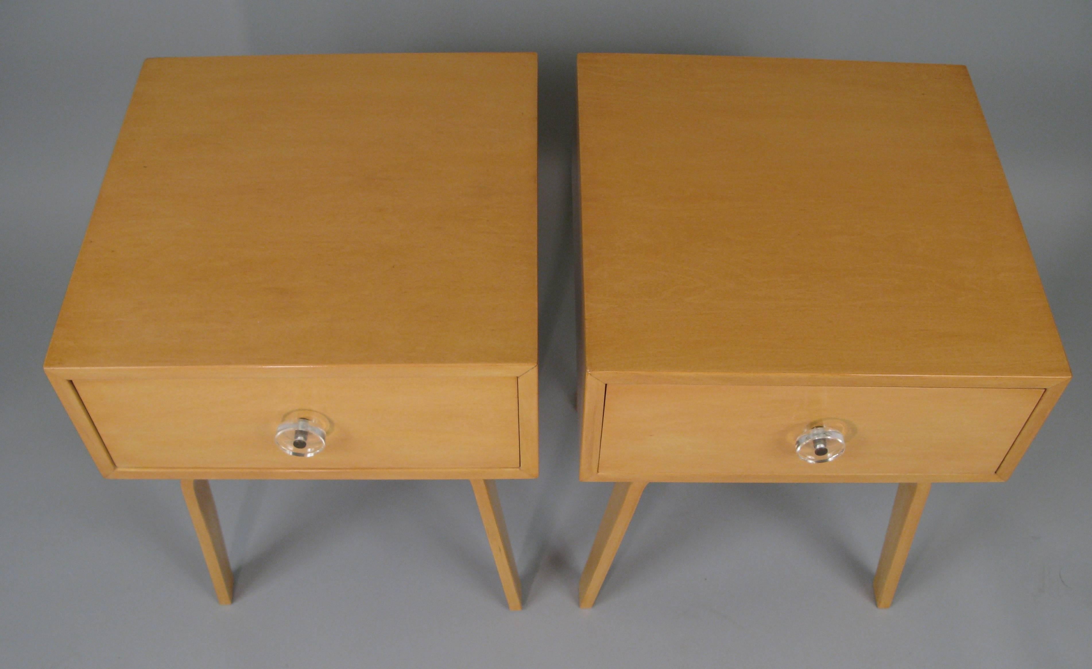Pair of Vintage 1950s Birch and Lucite Nightstands 3