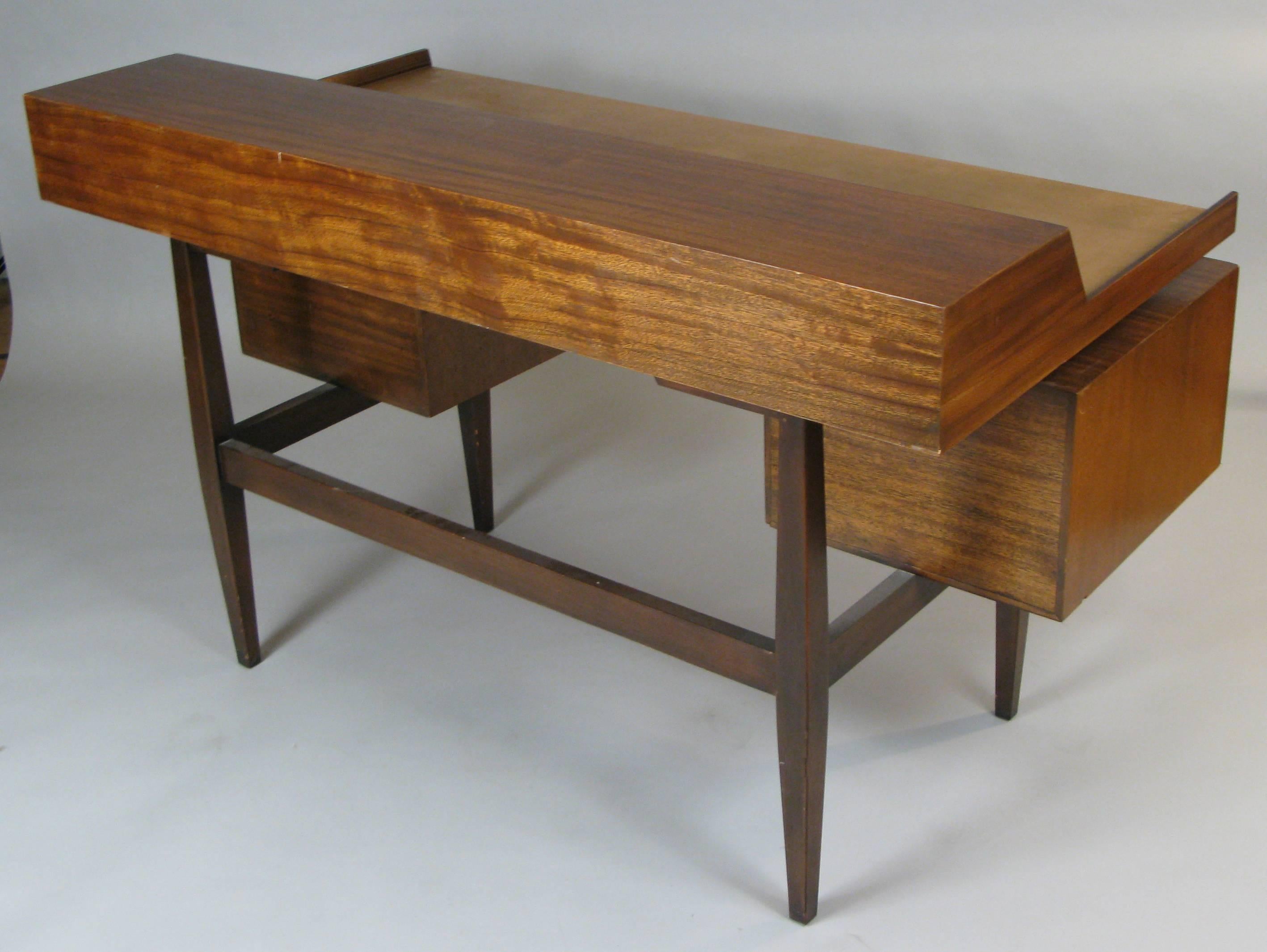 Vintage 1950s Modern Walnut and Leather Writing Desk In Good Condition In Hudson, NY