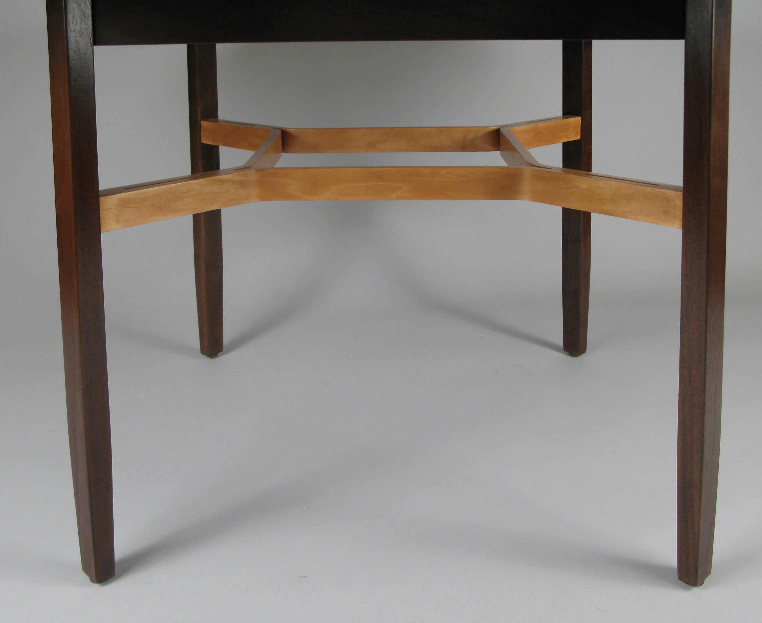 A very handsome vintage 1950s round dining table in walnut with birch stretcher. Designed by Lewis Butler for Knoll, with an early Knoll label, this beautiful table is in mint condition.