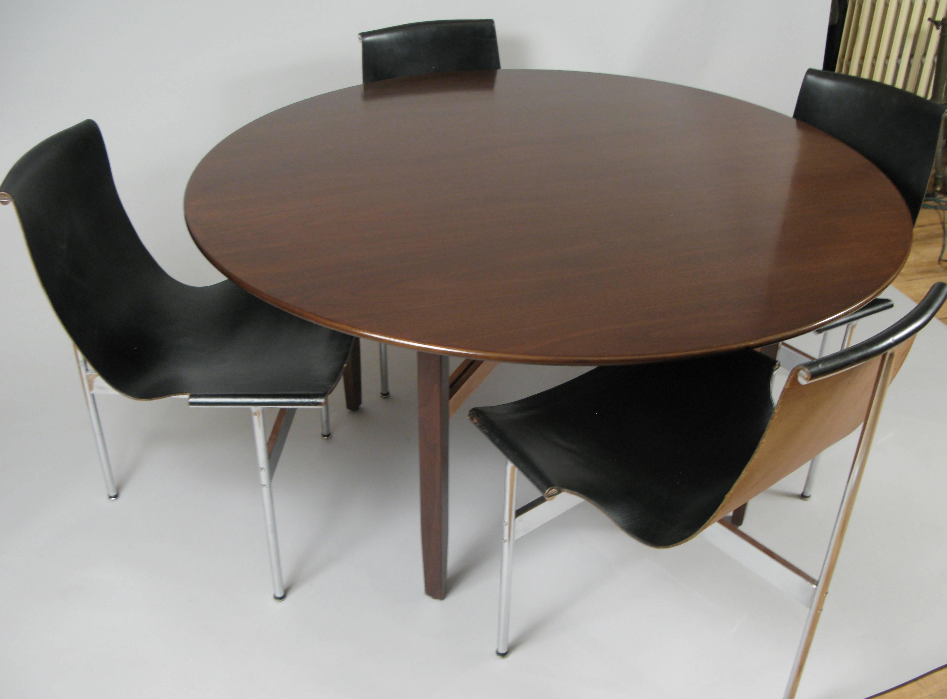 Walnut and Birch Dining Table by Lewis Butler for Knoll In Excellent Condition In Hudson, NY