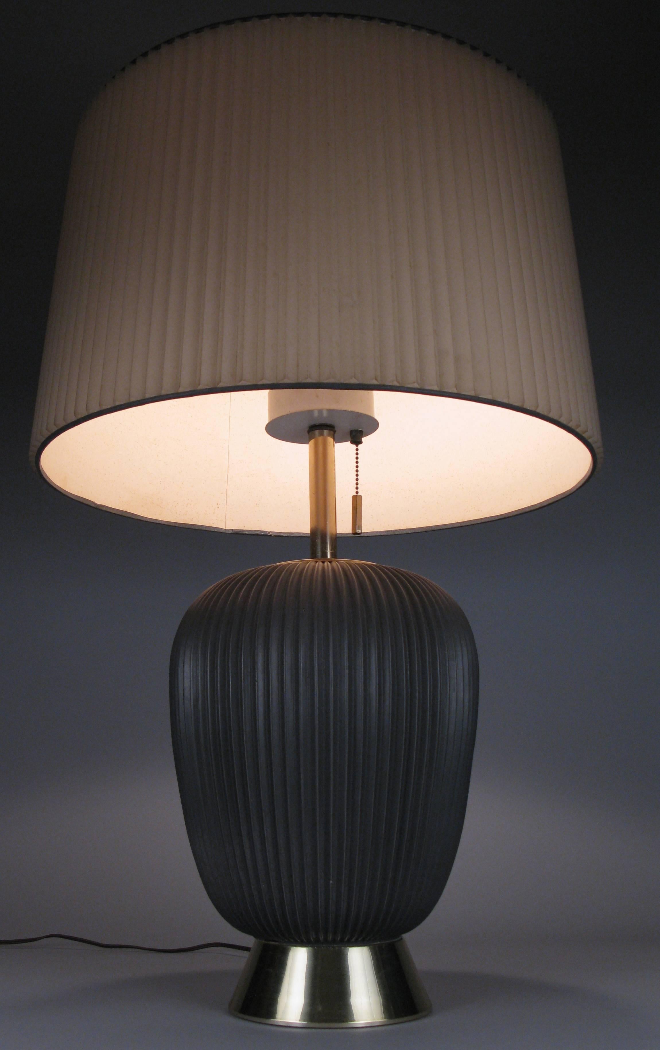 American Mid-Century Modern 1950s Gray Ceramic Lamp by Gerald Thurston for Lightolier For Sale