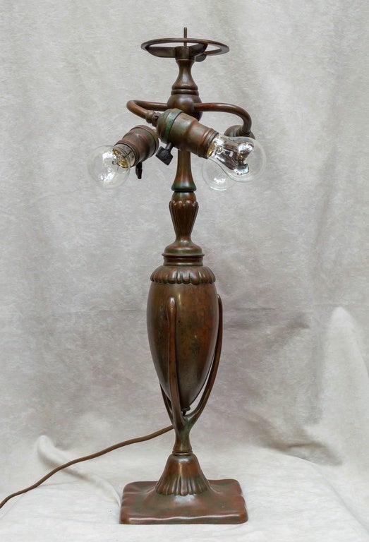Tiffany Studios Green Linenfold Table Lamp In Excellent Condition In Petaluma, CA