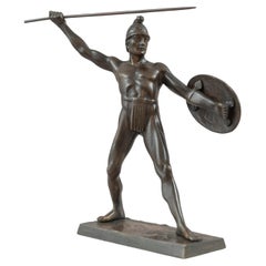 Sculpture en bronze d'un guerrier avec un cusson, vers 1910