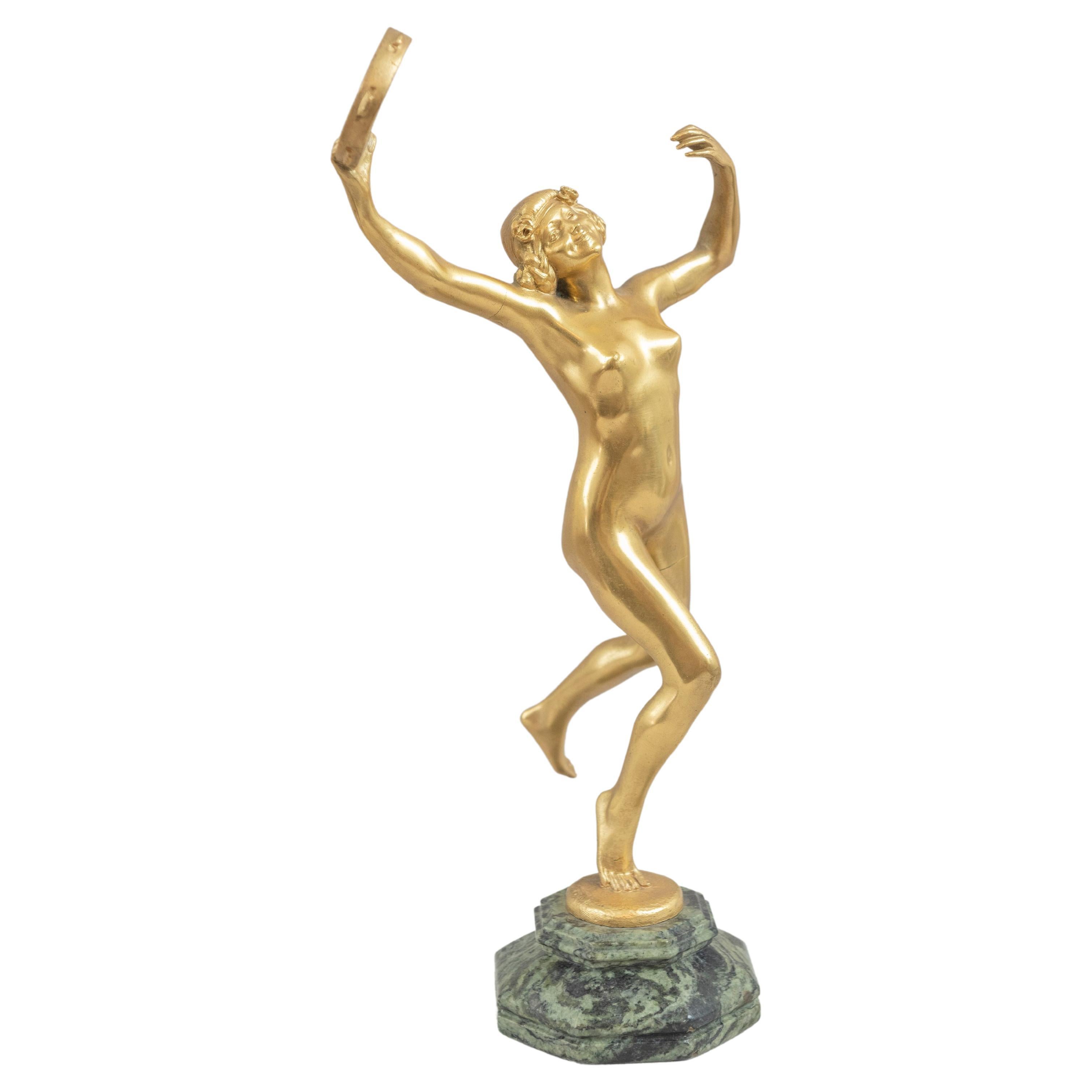 Vergoldete Bronze, Art Deco Nackttänzerin mit Tamburin, Eugène Désiré Piron im Angebot