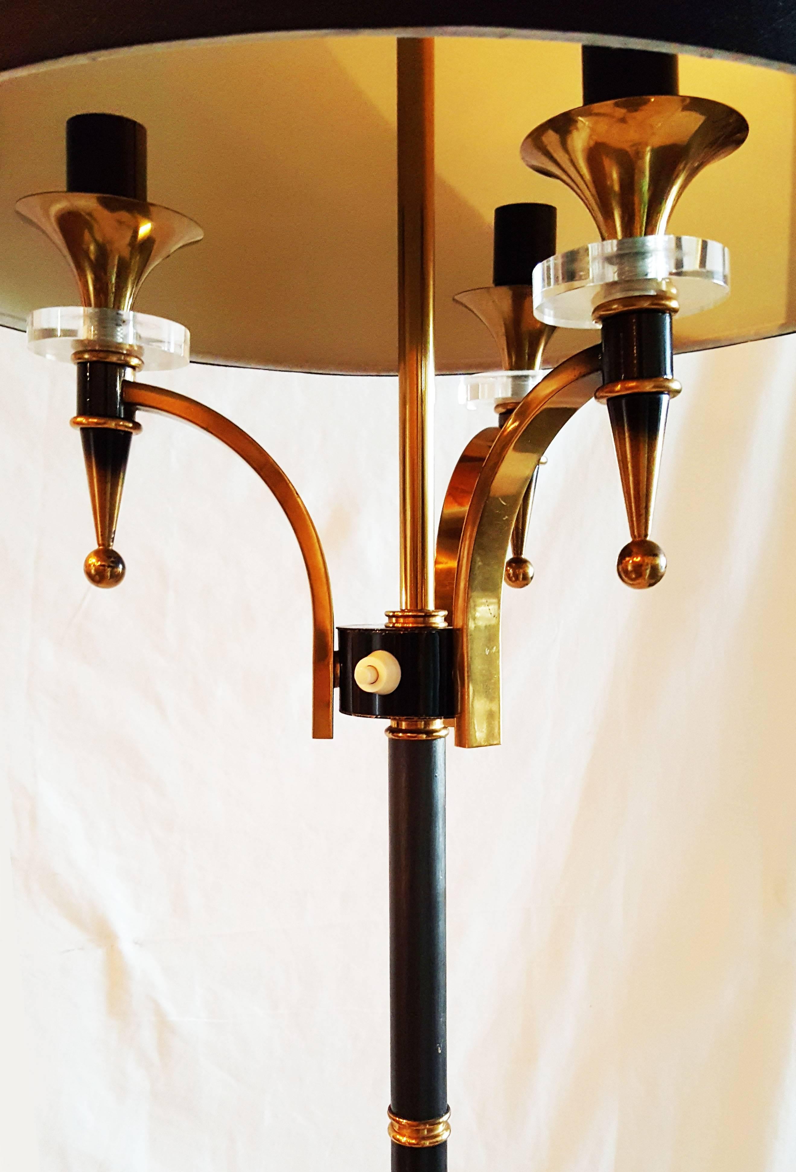Superb Maison Jansen Mid-Century Modern Floor Lamp, two patinas, Brass and Gun Metal, made in France in the 1960s.
It takes three light bulbs, 75 watts max per light.
US rewired and in working condition.
No Shade.
