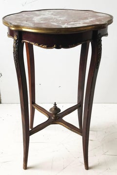 Beistelltisch Guridon mit Marmorplatte im Louis XV-Stil aus Nussbaumholz und Griotte-Marmor