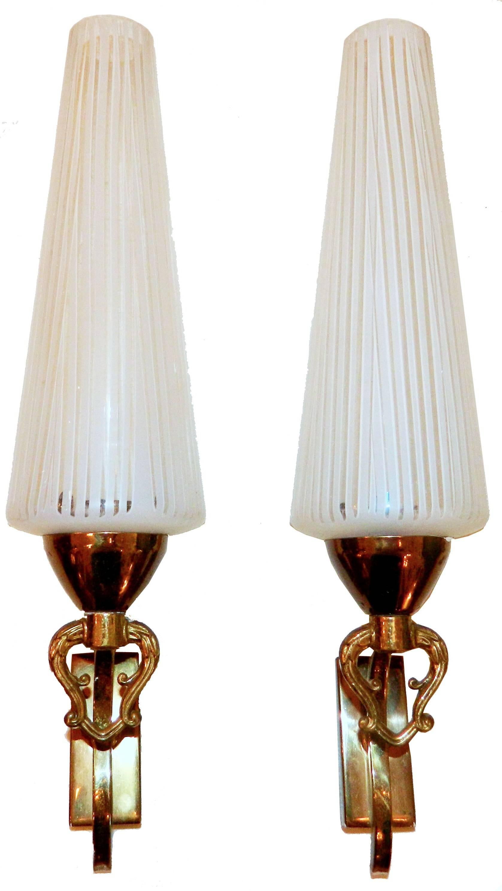 Pair of neoclassical Maison Lunel French wall sconces with original white opaline shade, circa 1950s.
Projection to the wall :6