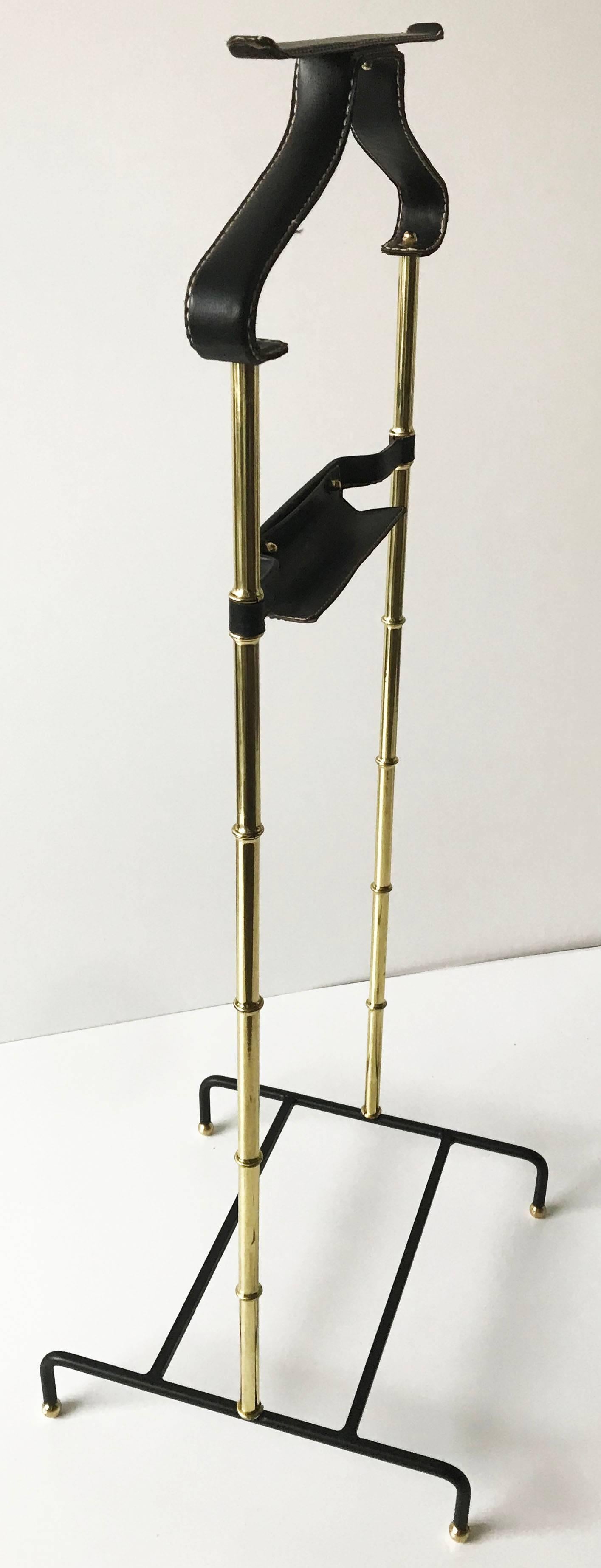 Jacques Adnet Brass & Leather Valet Mid-Century Modern France 1950 In Good Condition For Sale In Miami, FL