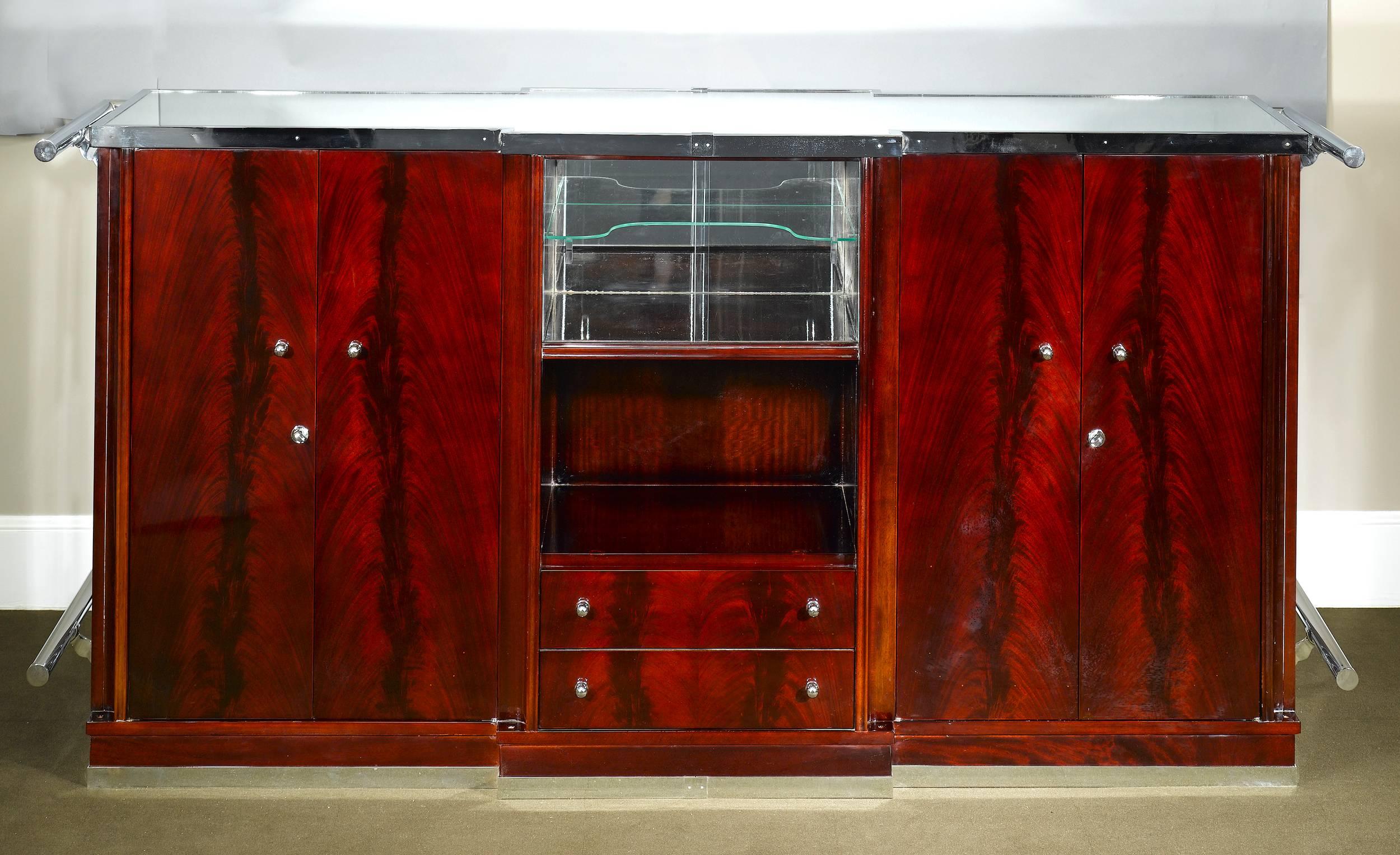 Rare beautiful and stylish Parisian Art Deco period mahogany and chrome free standing bar with chrome inlay and a mirrored top, in excellent condition - comes with four later Art Deco style bar stools.