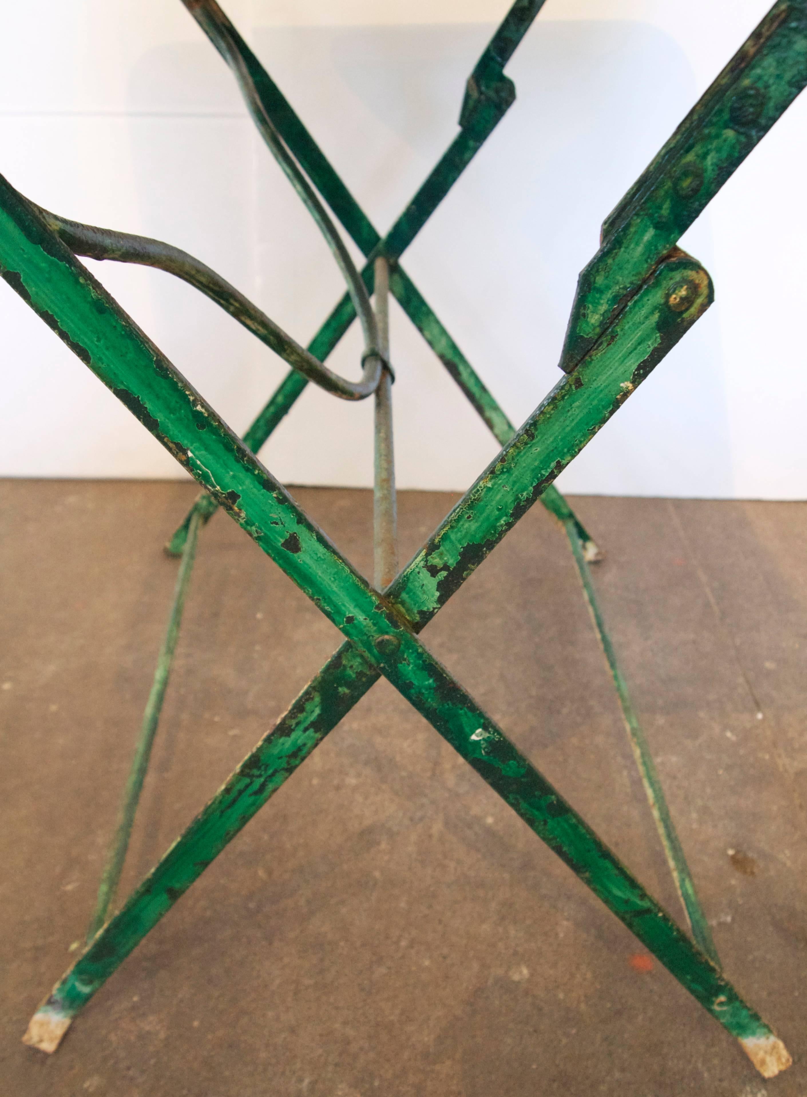 Green painted metal rectangular folding garden table.
Early 20th century,
France.
