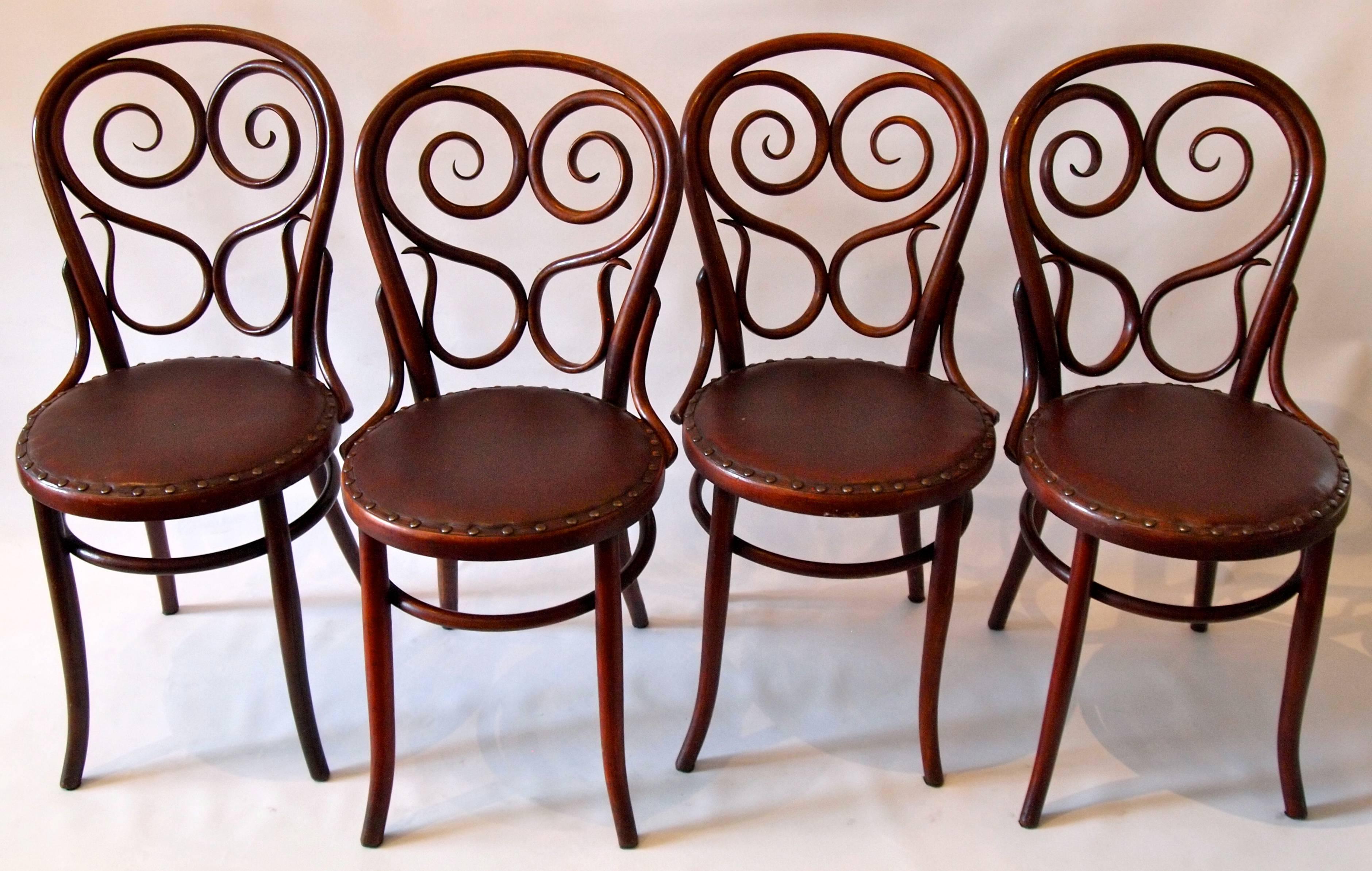 Set of Four Bentwood Thonet Chairs 4