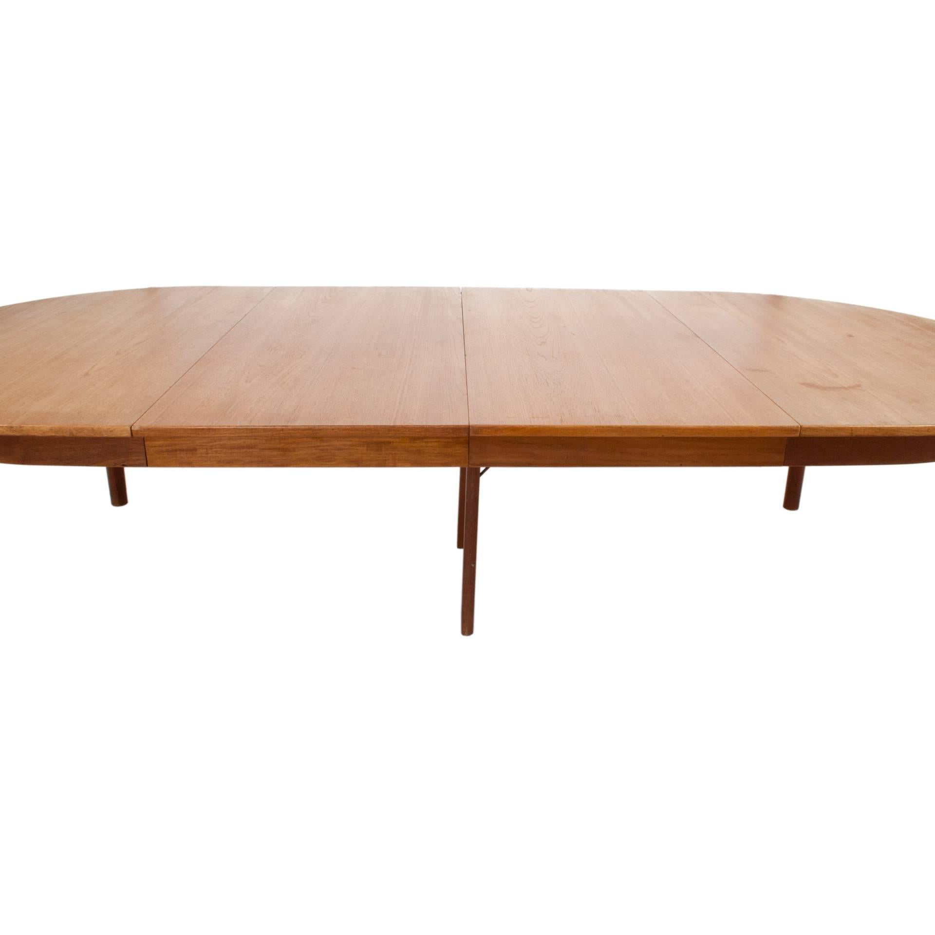 Dining table with four leafs in teak by Børge Mogensen.
