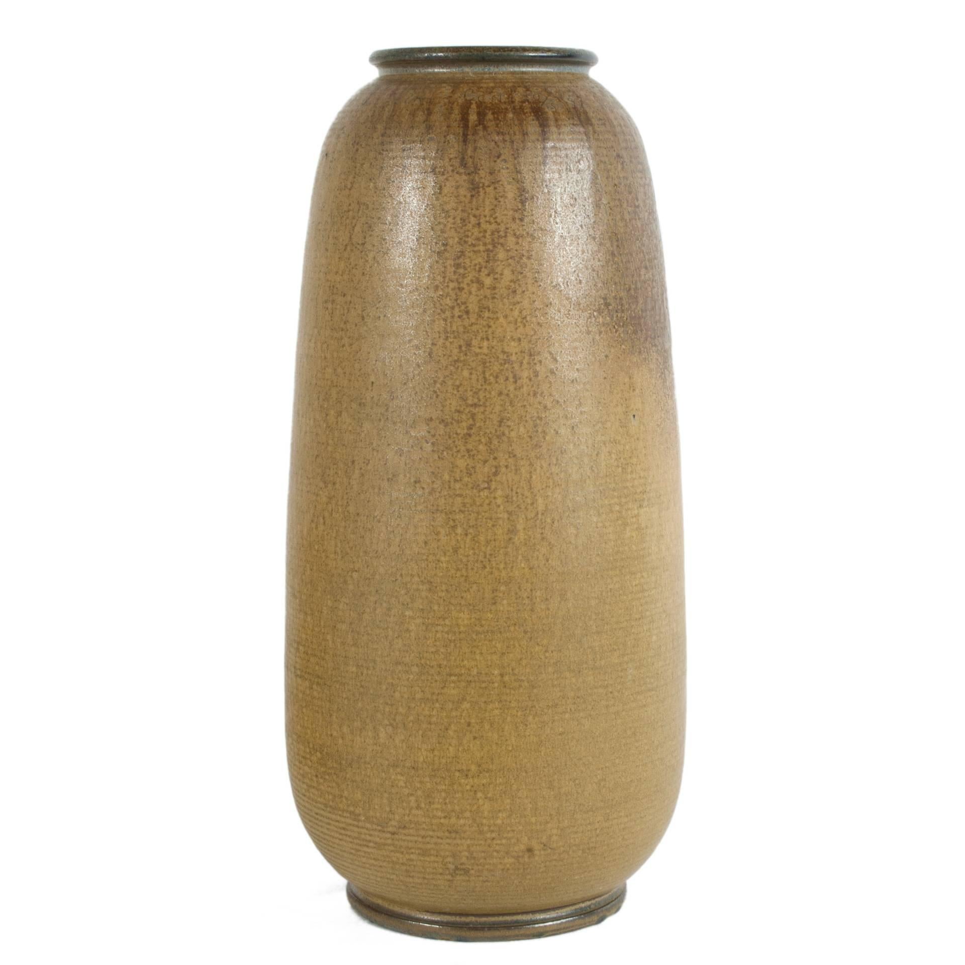 Vase in stoneware by Wallakra.
