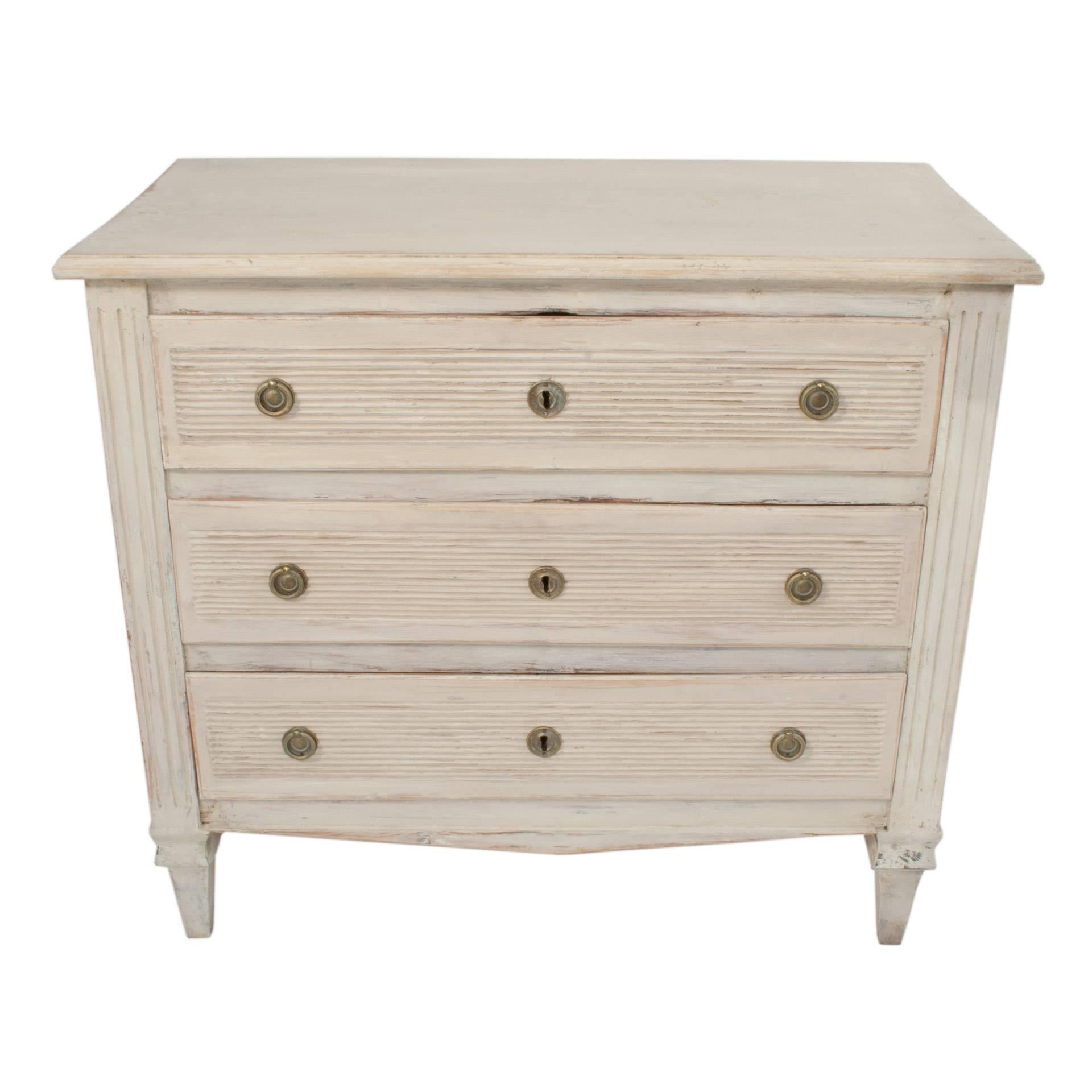 Gustavian chest of drawers. Three drawers Gustavian chest in a worn pale grey patina.