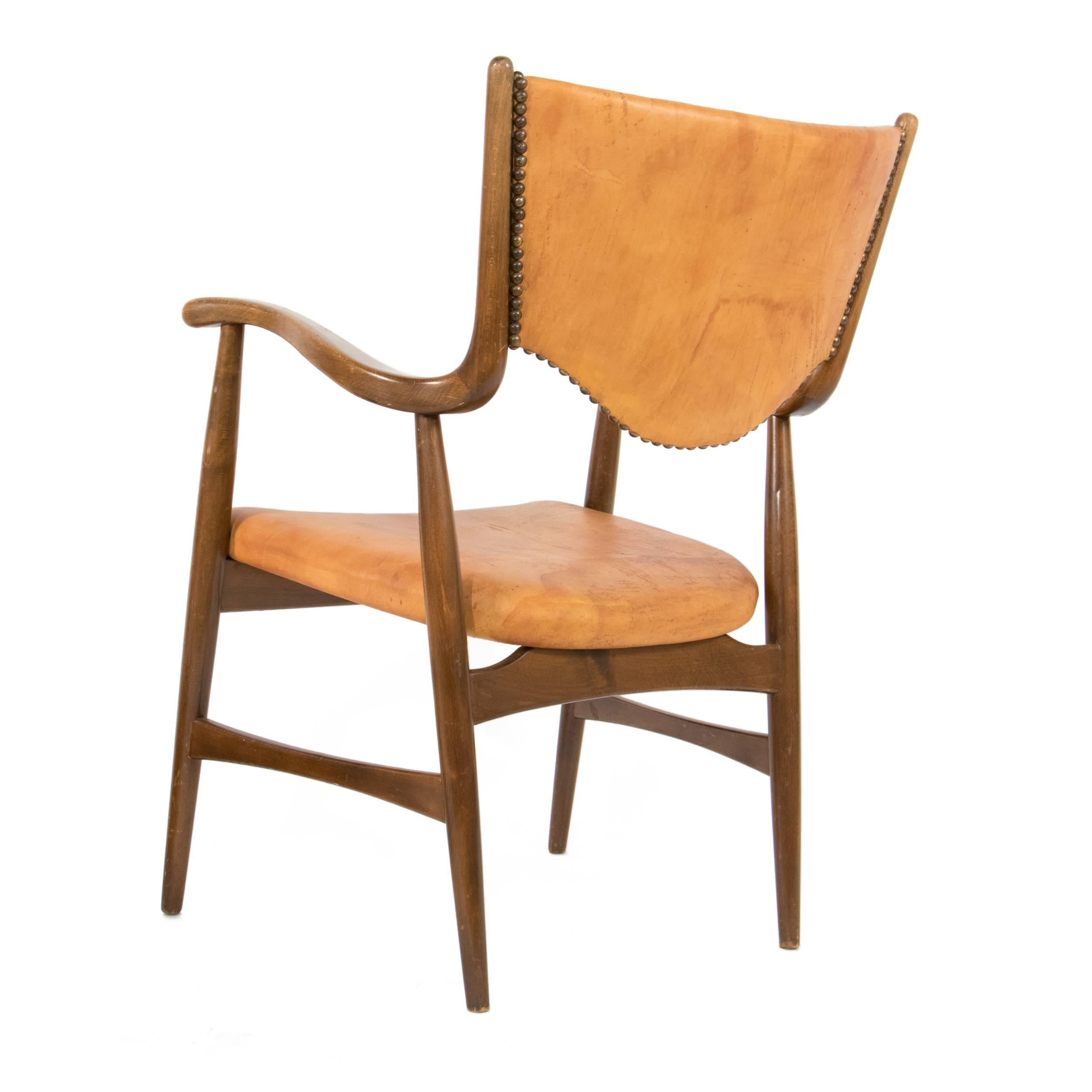 Mid-Century Modern Armchair in Leather For Sale