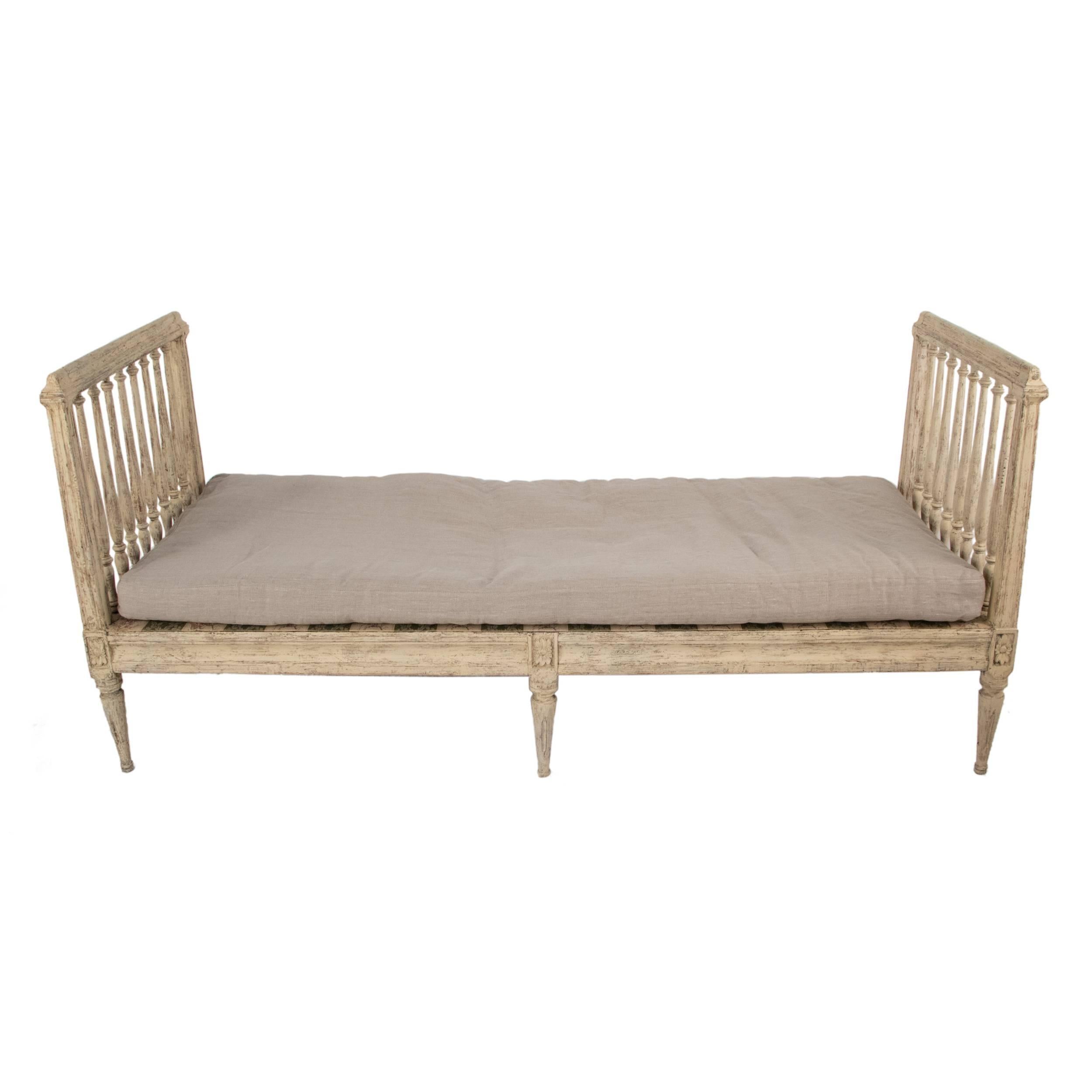 Gustation daybed in a worn pale grey patina.