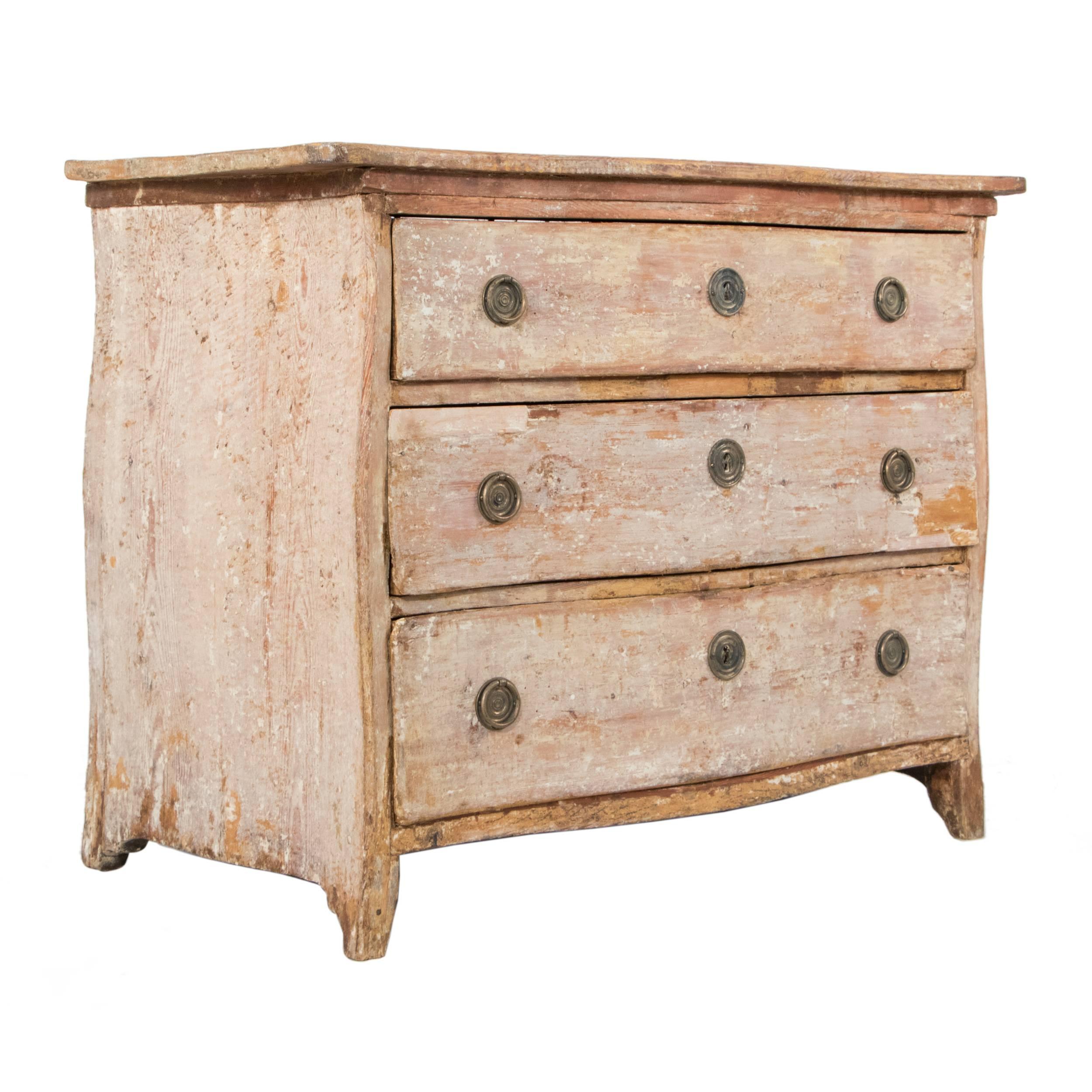 Three-drawer Baroque chest in a worn pale grey patina.