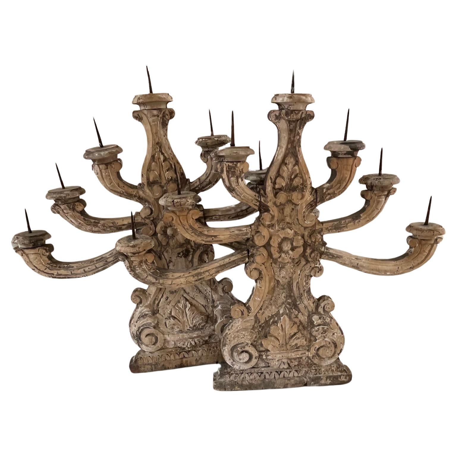 Paire de chandeliers italiens à sept lumières du 19e siècle, patinés par les intempéries