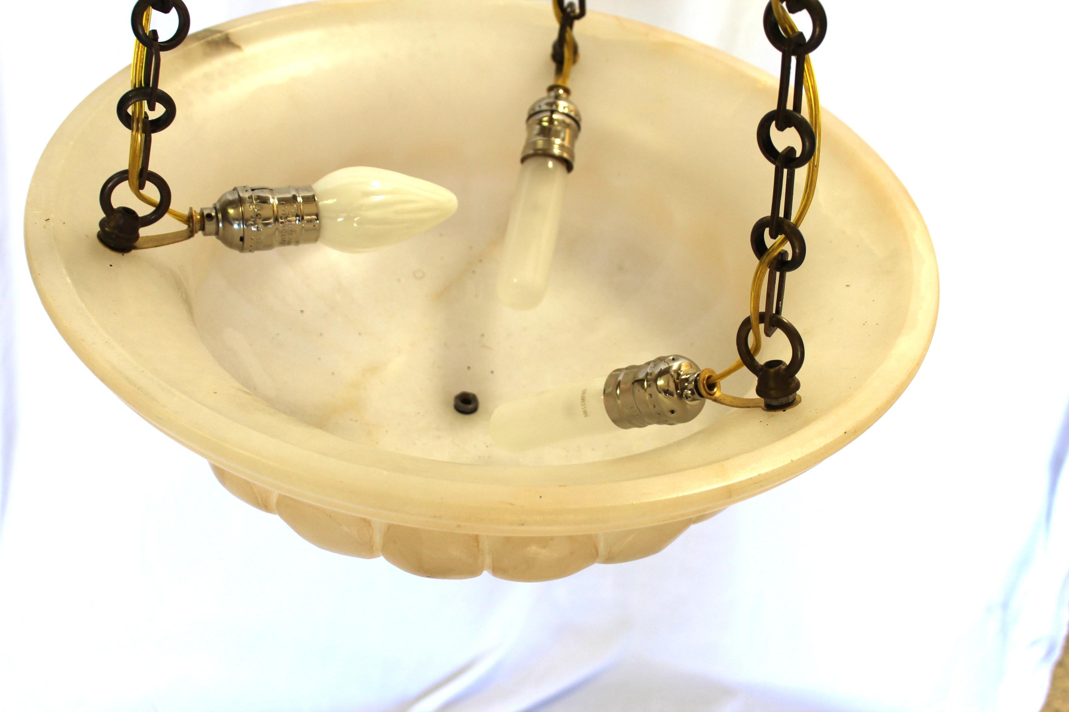 Moderne du milieu du siècle  Lustre en albâtre Bon état - En vente à Los Angeles, CA