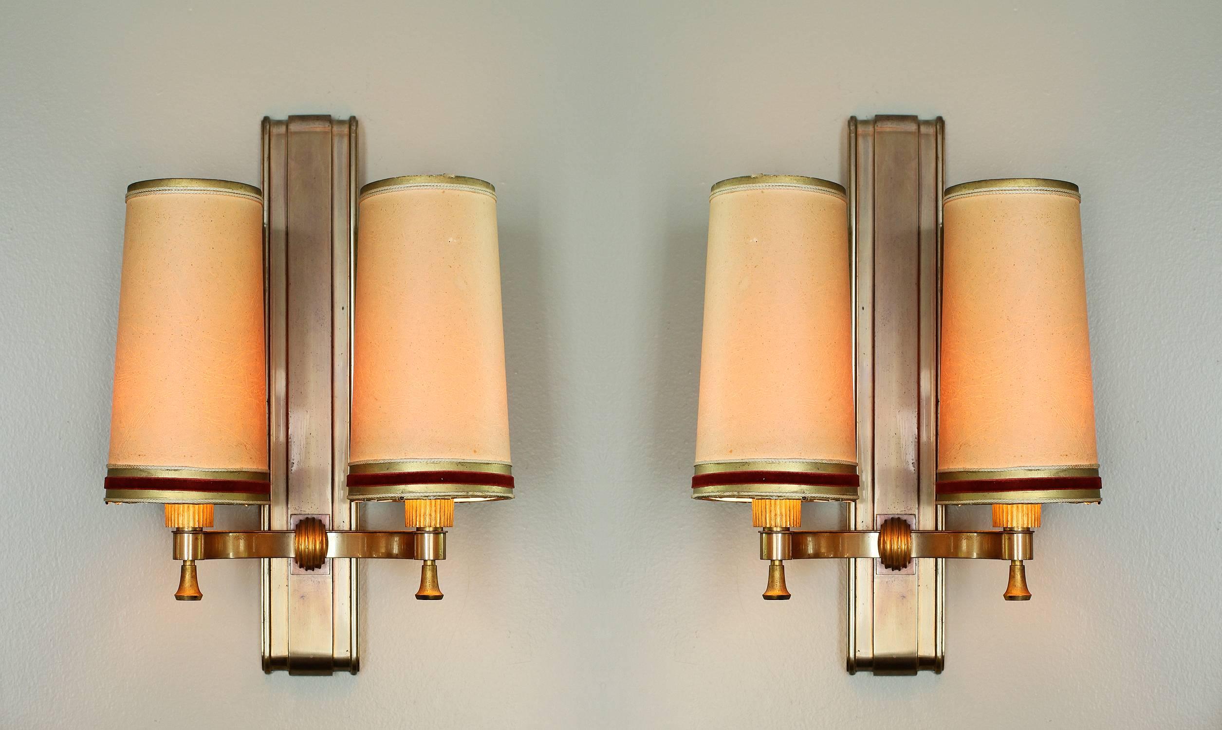 Maxime OLD (1910-1991).

An exceptional two tones of brass and patinated bronze lightly oxidized pair of sconces.
When the sconces are turned ON at night different colors of the bronze appear to make visible the different patinas,

France,
