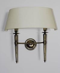 Élégante paire d'appliques en laiton oxydé de l'hôtel Prince De Galles, 1940