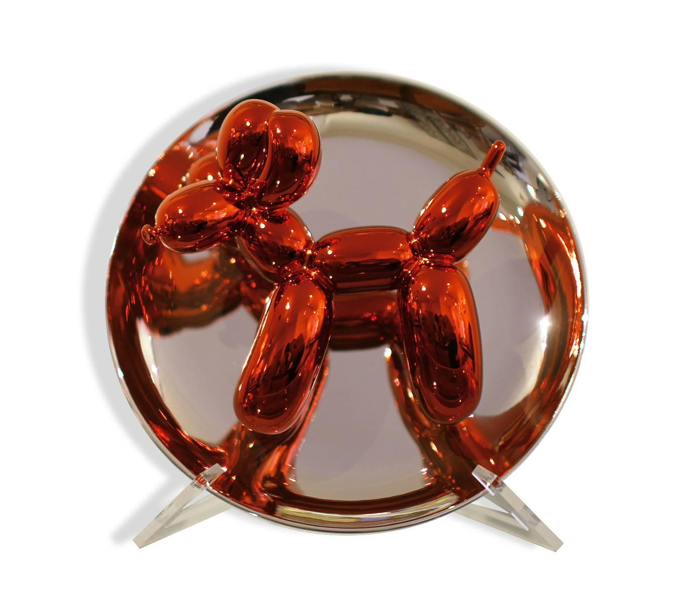 Jeff Koons

Balloon dog plate, red and silver lacquered

Limited edition. Fine porcelain with red reflective finish

Attached with label to backside, numbered and edited by Voice Los Angeles

Together with box and Lucite plate