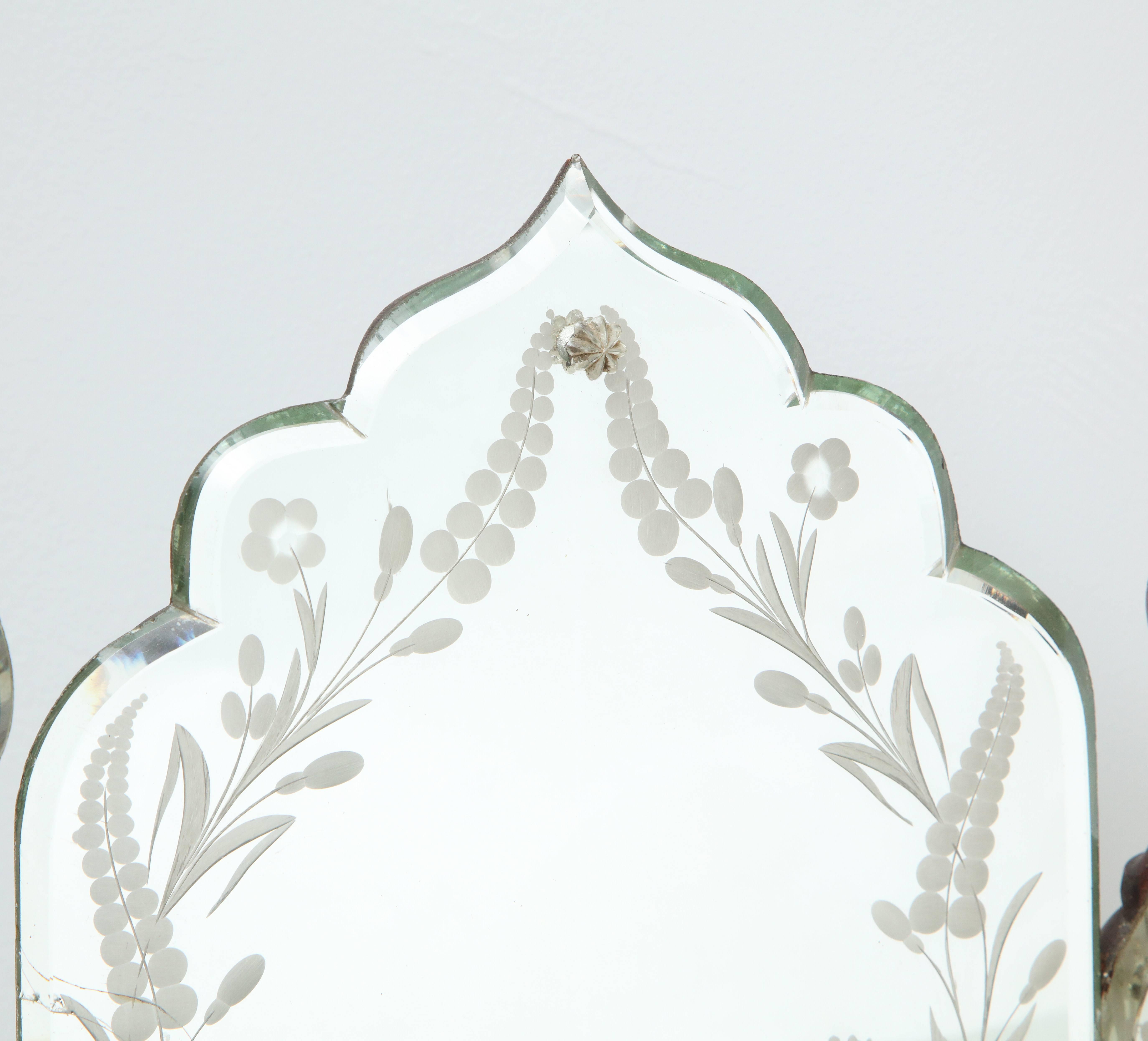 Bevelled and Etched Vanity Mirror on Stand In Good Condition In New York, NY