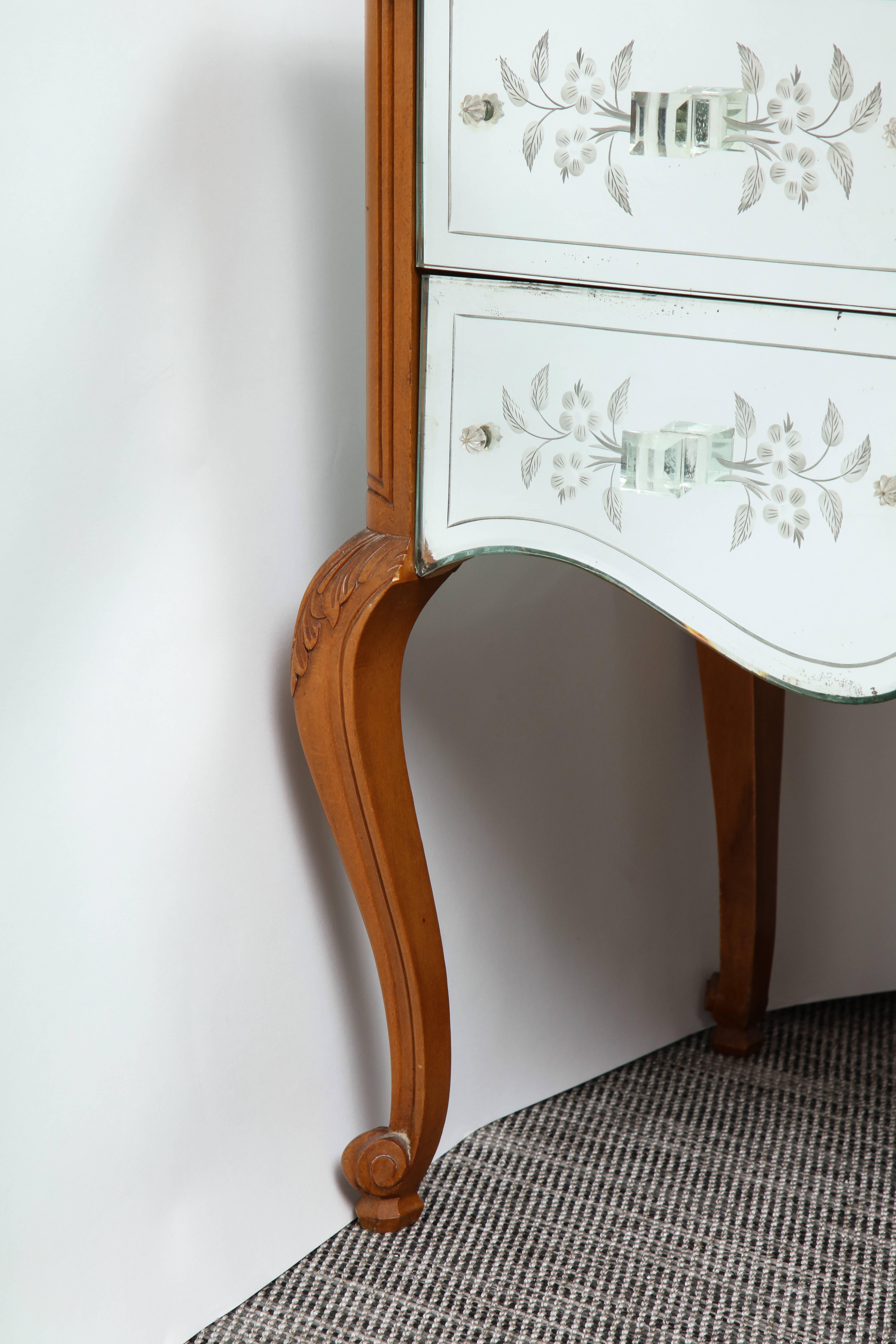 French Bevelled and Etched Mirrored Vanity with Trifold Mirror 4