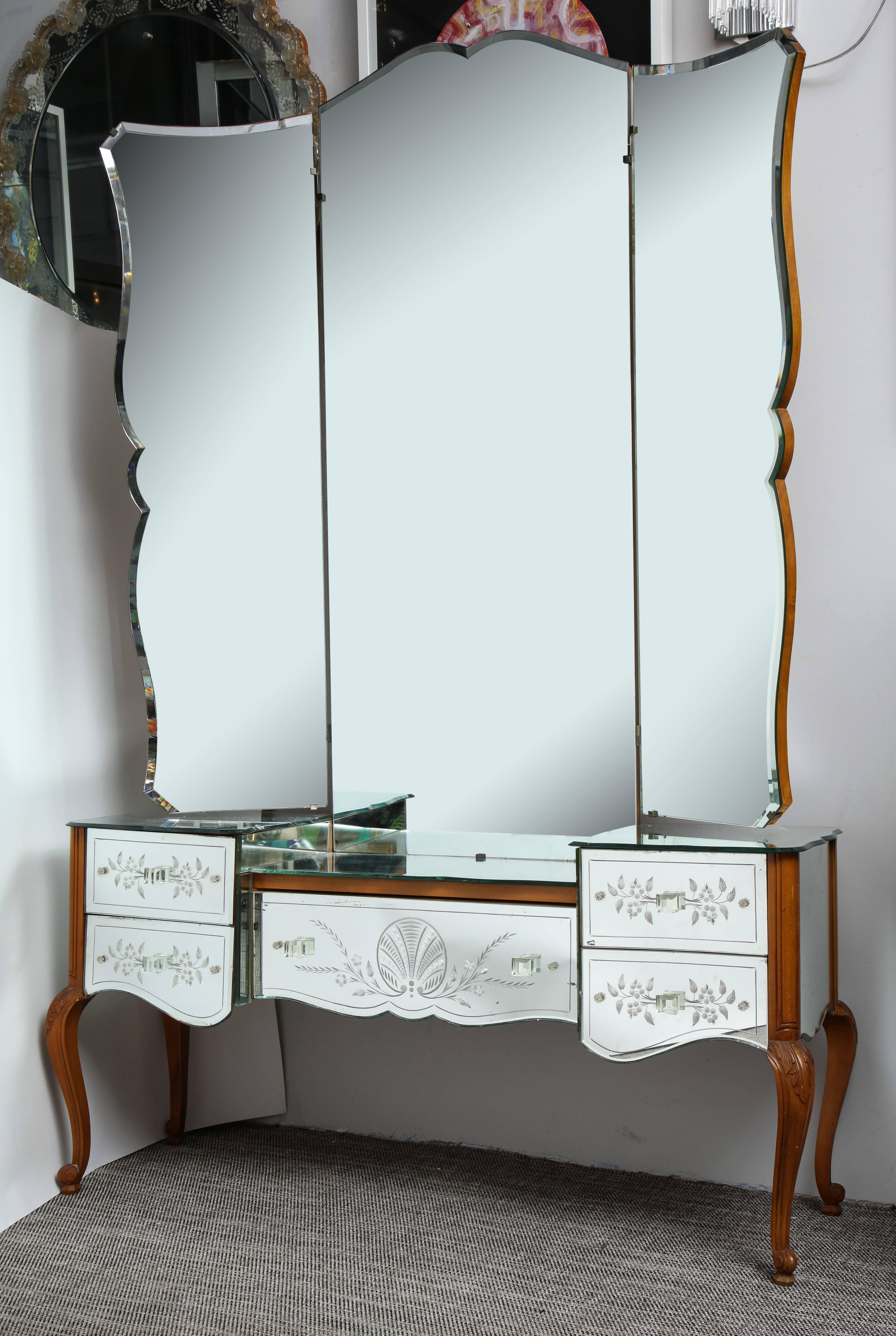 Mid-20th Century French Bevelled and Etched Mirrored Vanity with Trifold Mirror