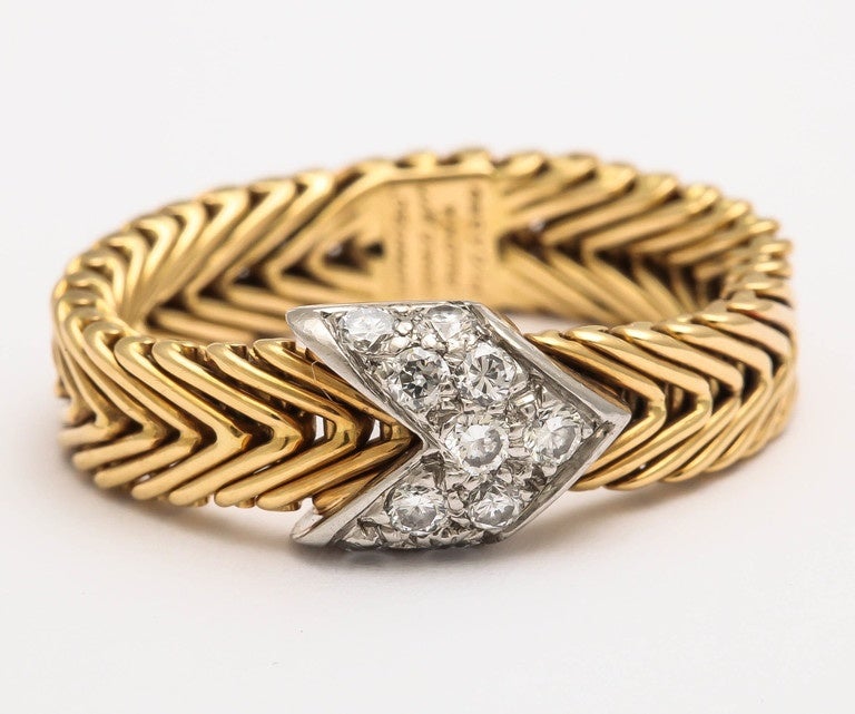 Paloma Picasso for Tiffany 18-Karat Chevron Woven Gold Ring with Diamond Arrow In Excellent Condition In New York, NY