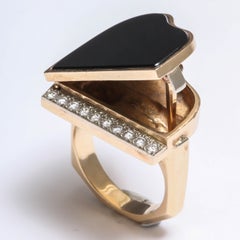 Piano Pill Ring in 18-Karat Gold and Onyx with Diamond Keys