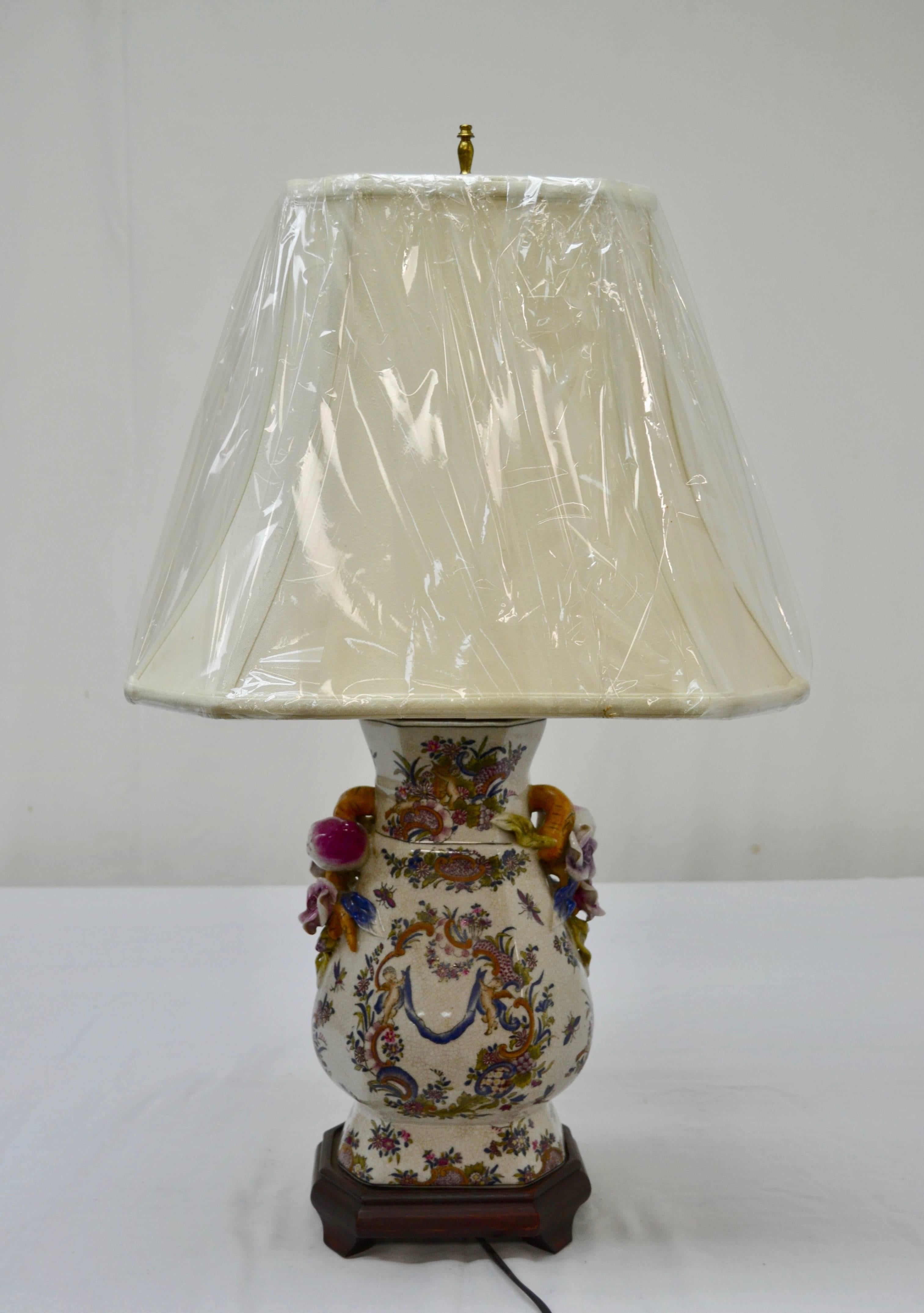 Lampada da tavolo con vaso di porcellana cinese