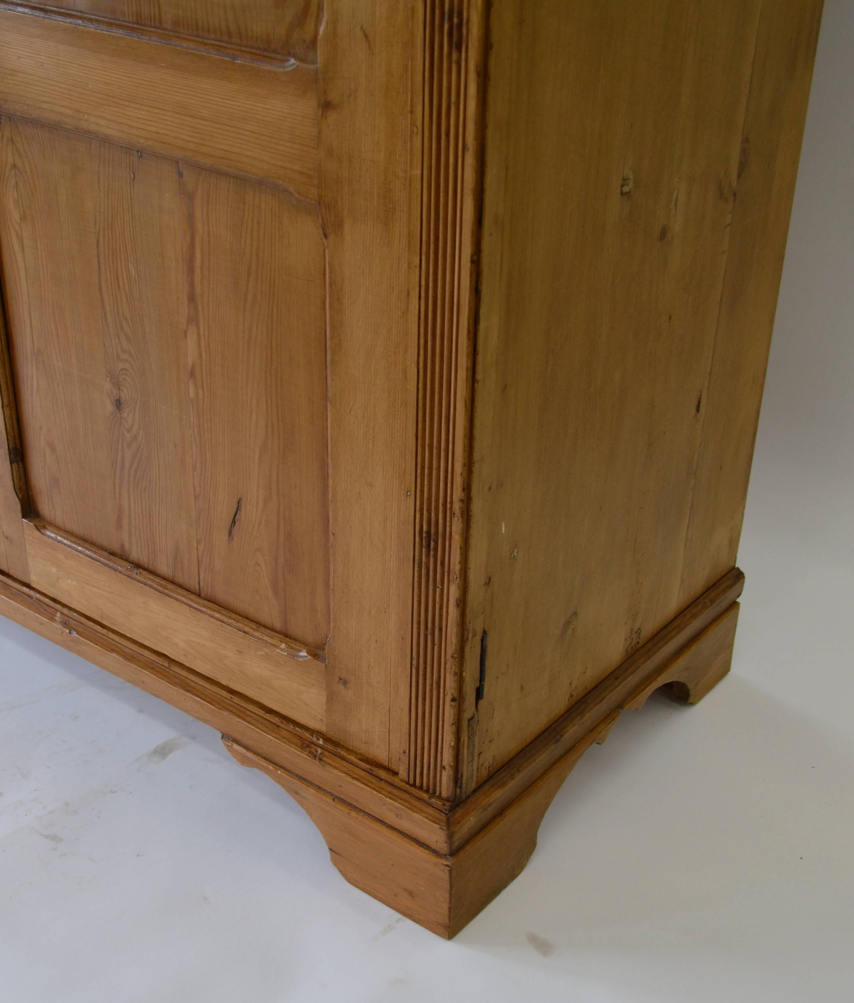 Pitch Pine Fitted Armoire In Excellent Condition In Baltimore, MD