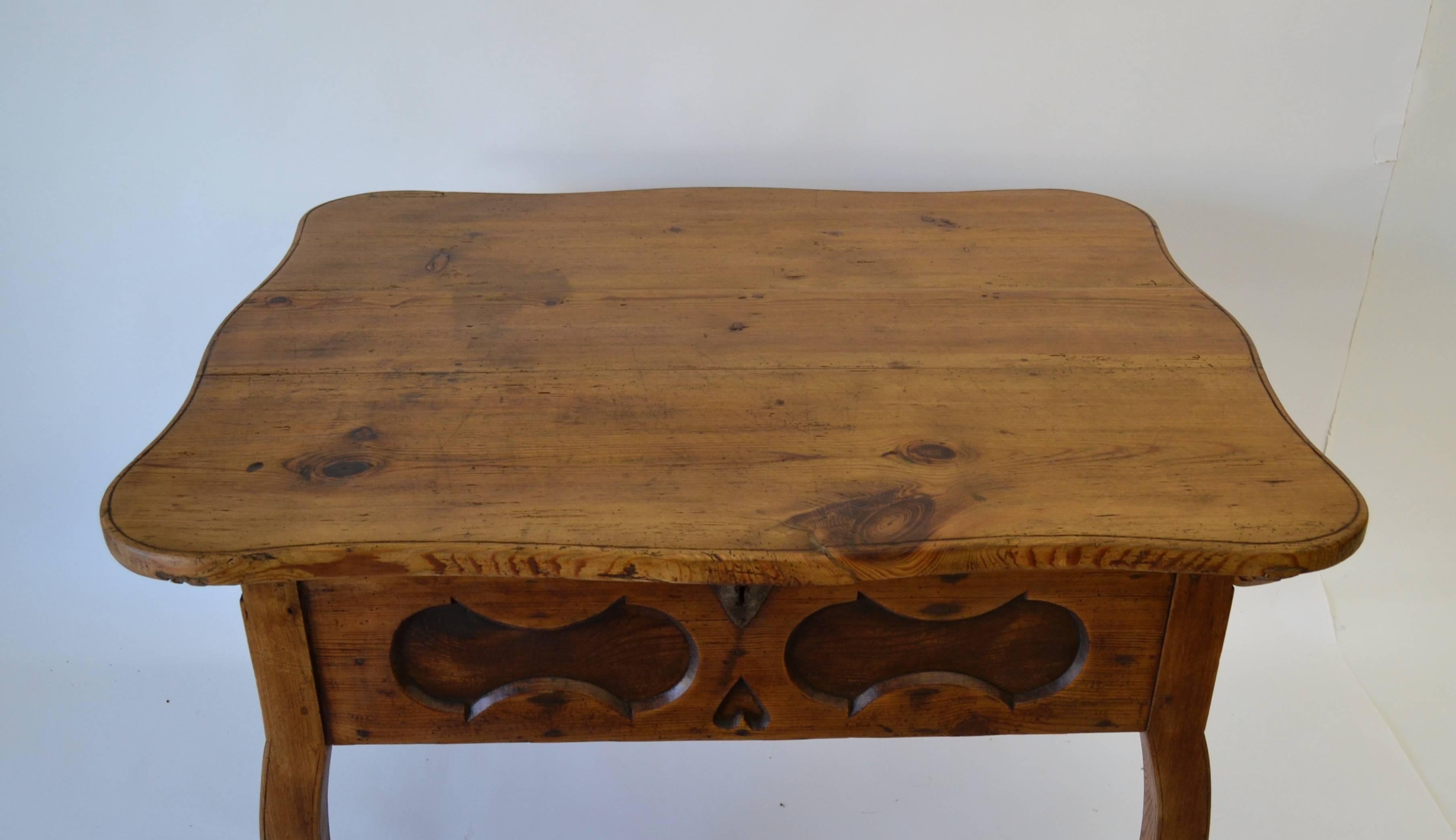 pitch pine table