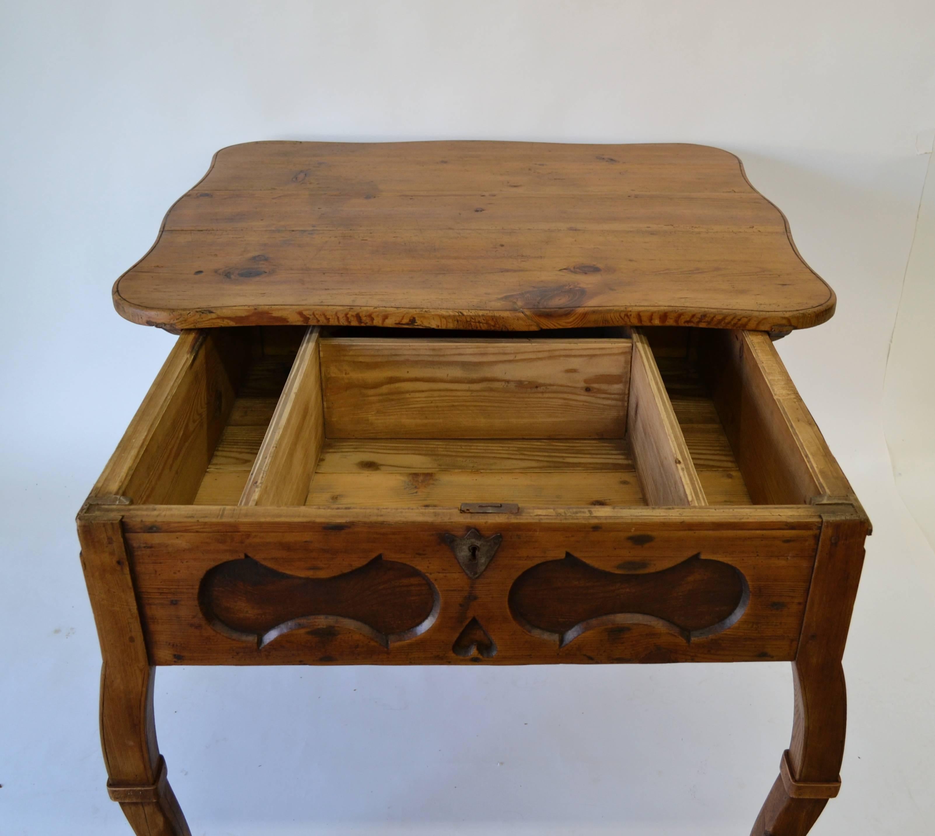 Polished Pitch Pine and Oak Baroque Revival Centre Table For Sale