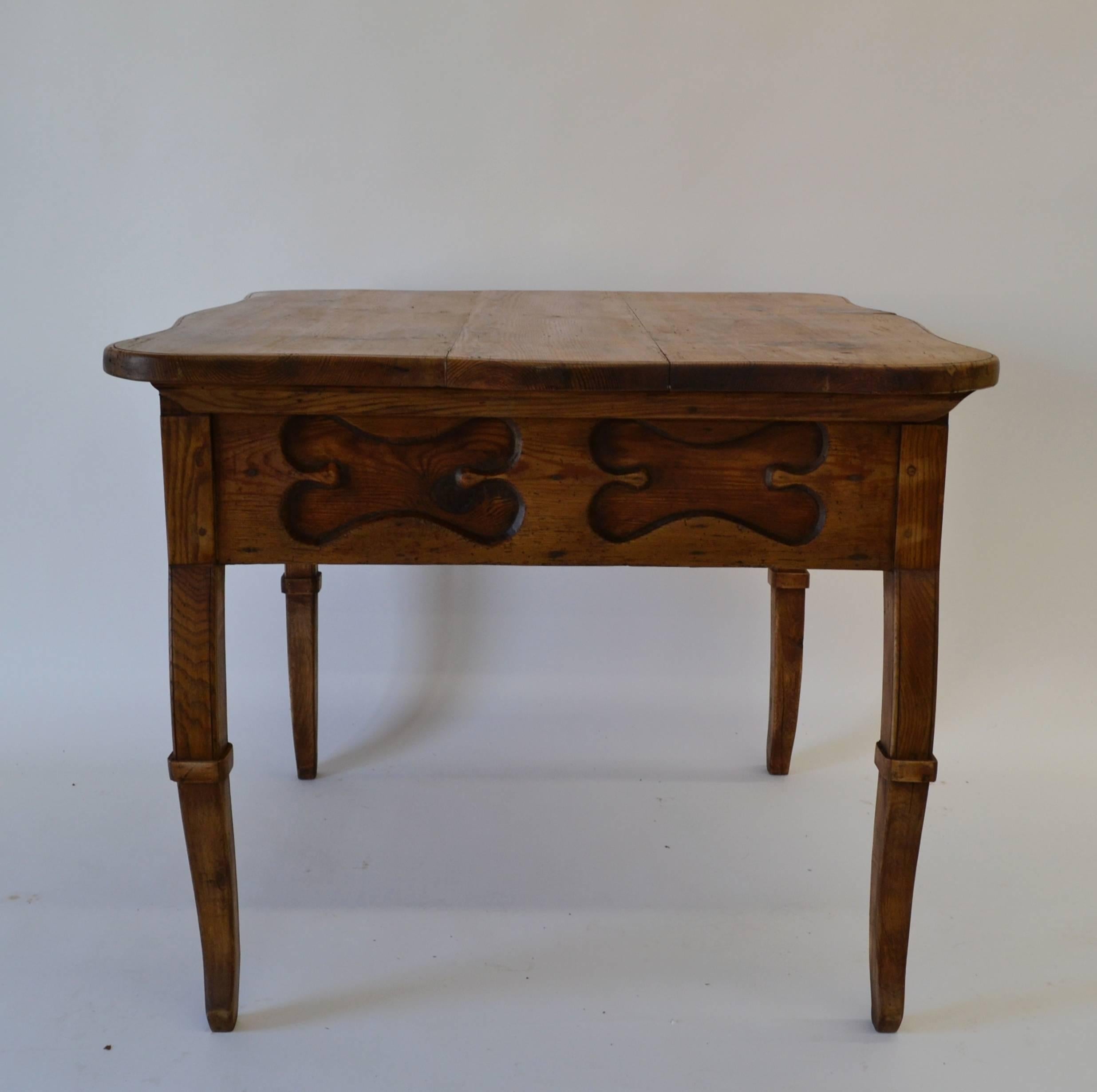 Pitch Pine and Oak Baroque Revival Centre Table In Excellent Condition For Sale In Baltimore, MD