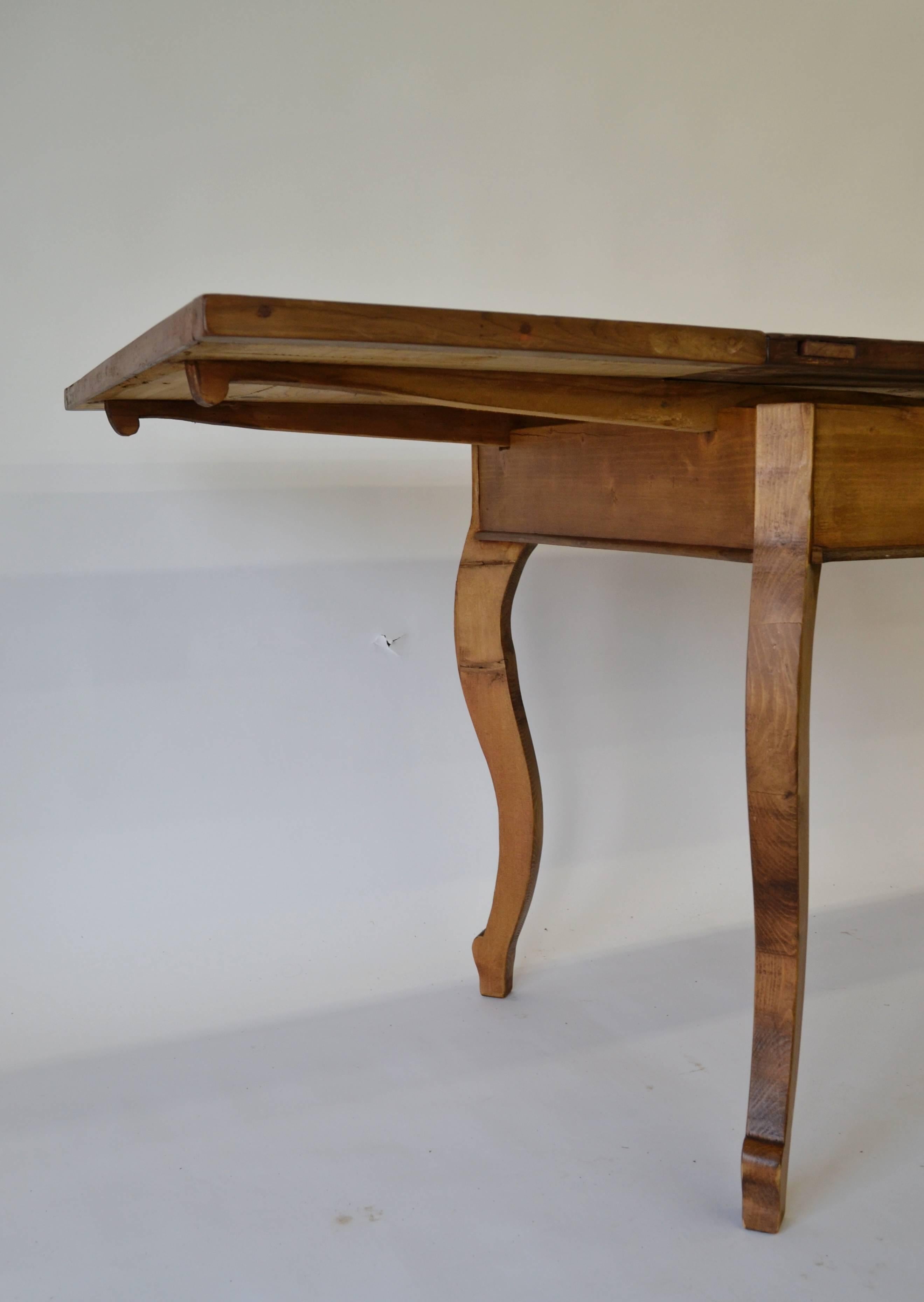 Early 20th Century Pine and Chestnut Cabriole Leg Draw Leaf Table