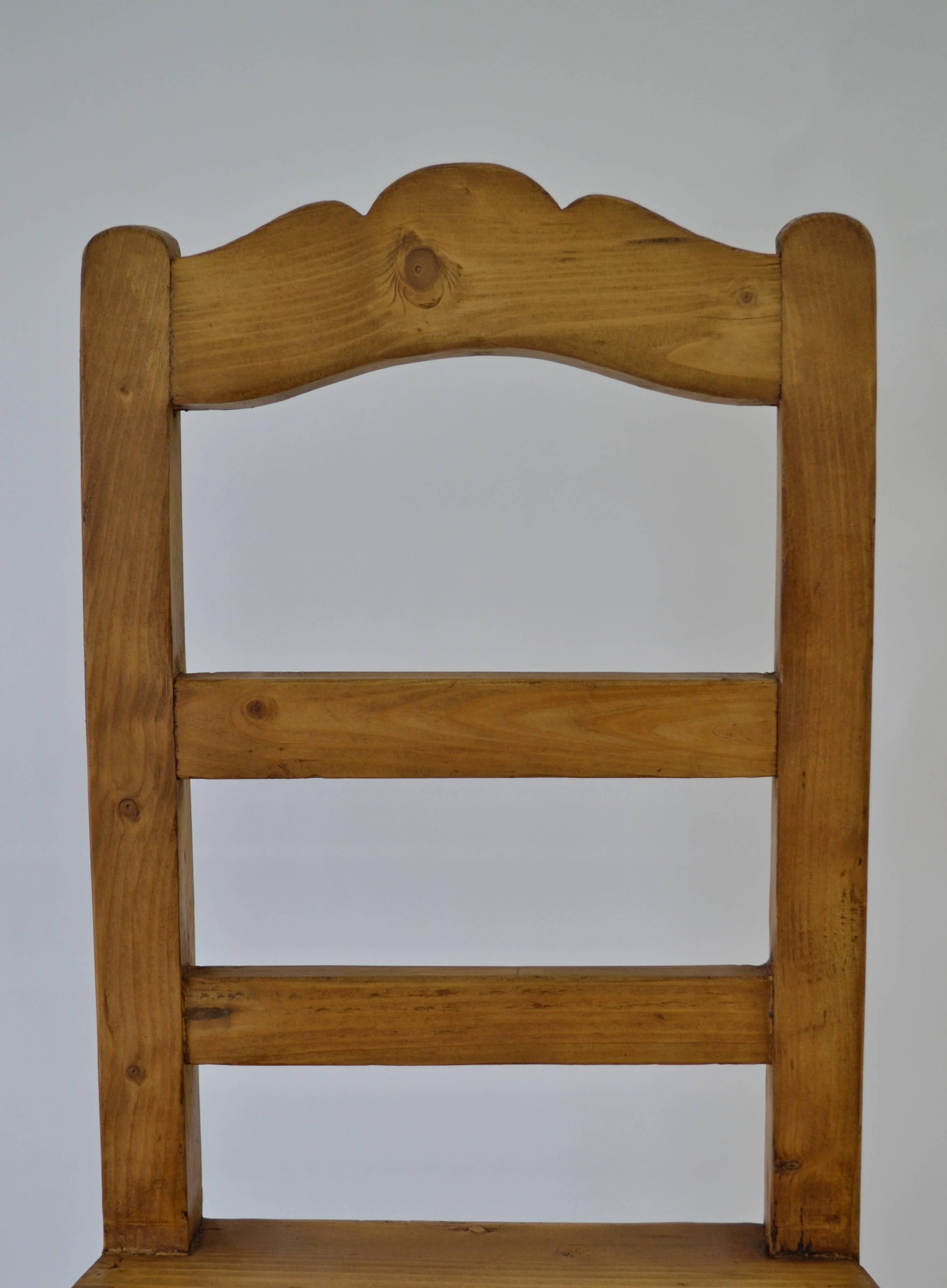 Pine Plank Seat Chair In Excellent Condition For Sale In Baltimore, MD